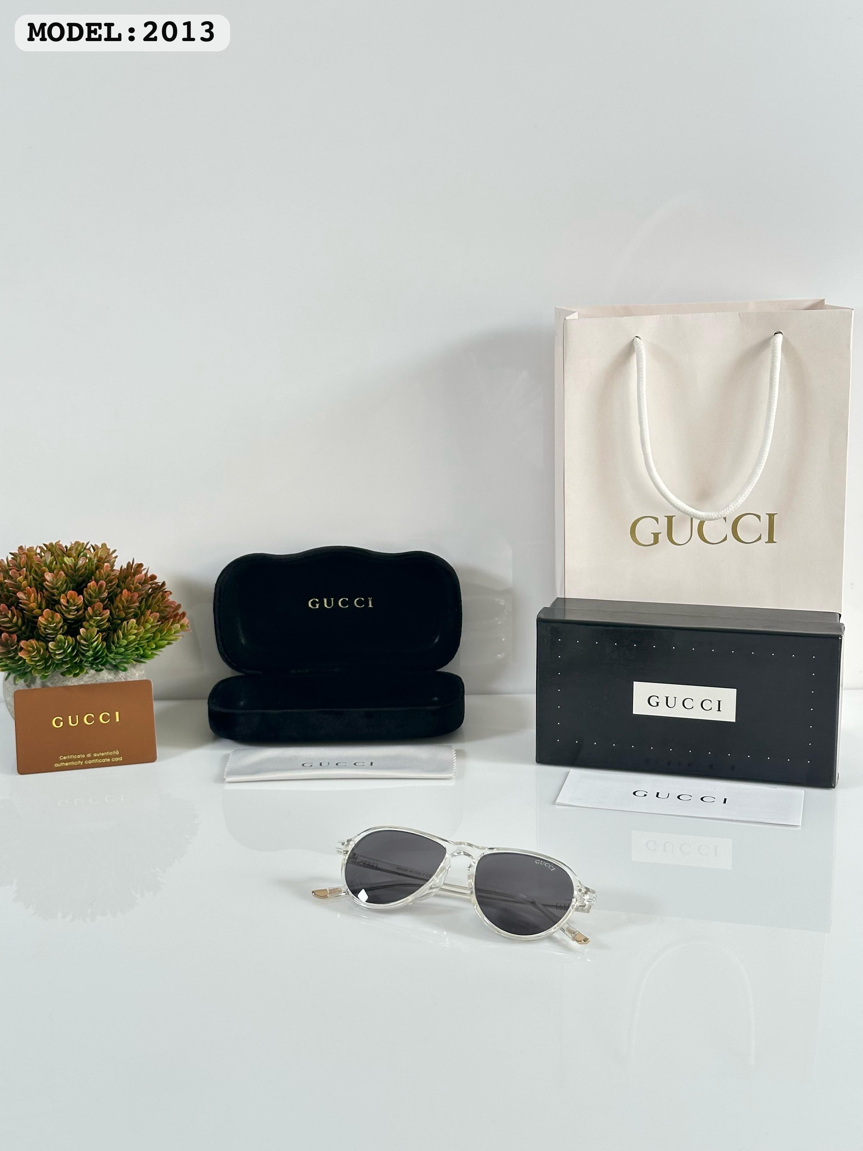 Gu_ci 2013 water Black