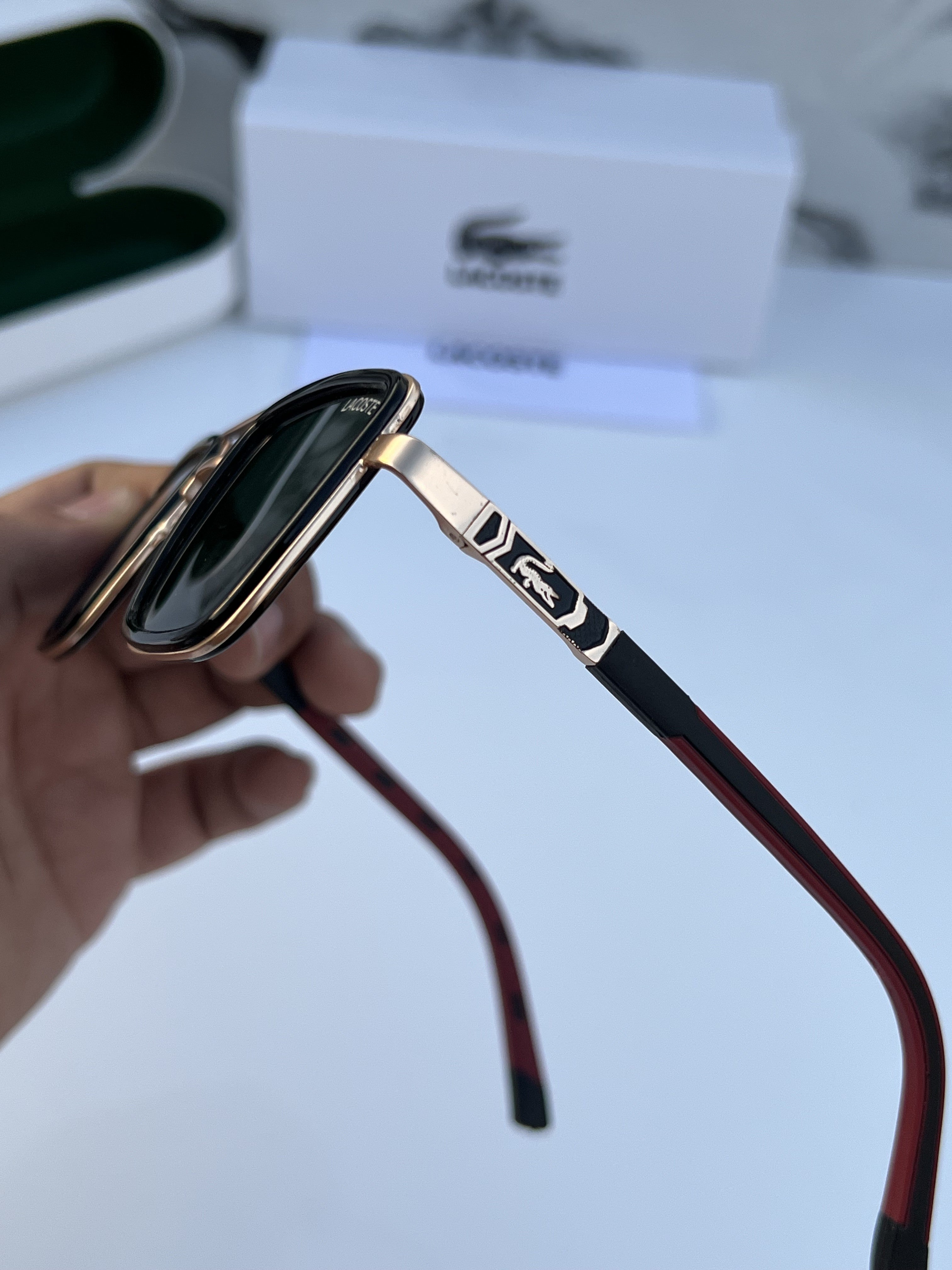 La_co_ste _78926_gold_green