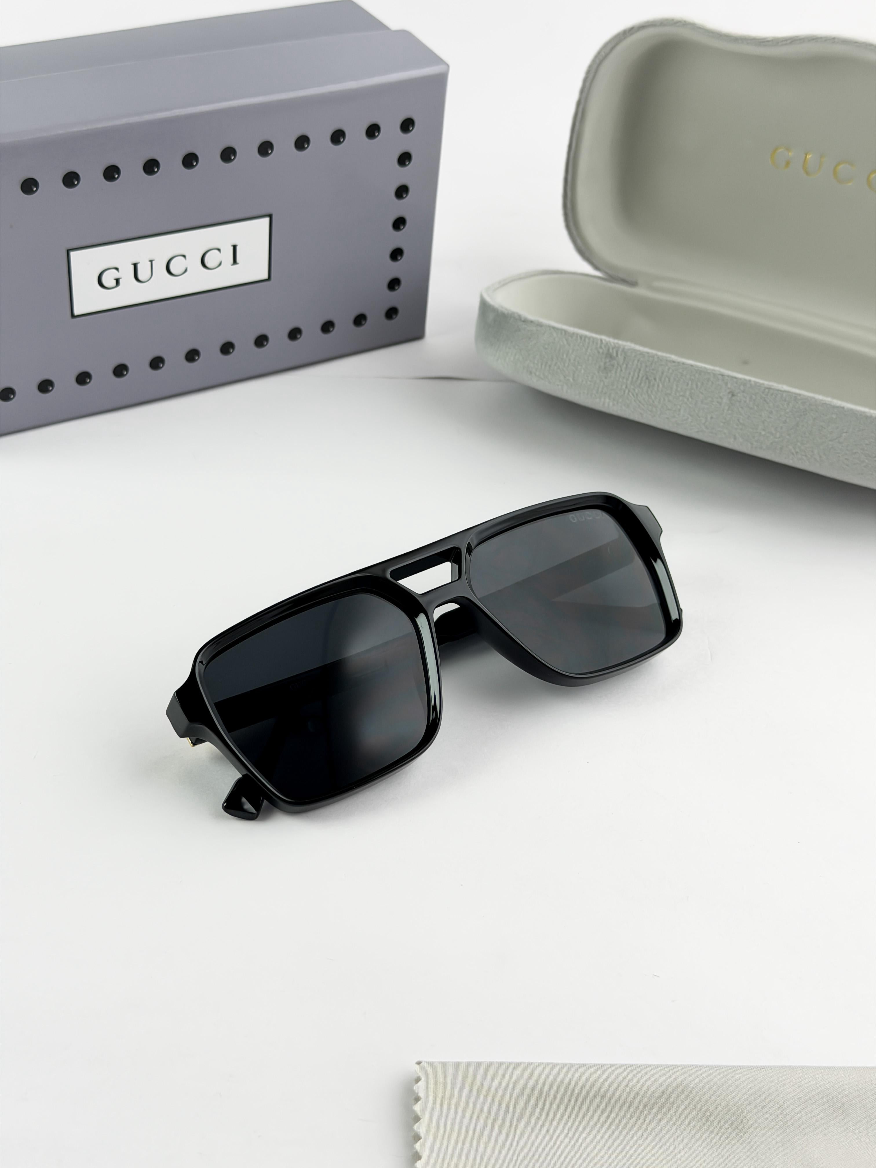 GuC*i sunglass 3622