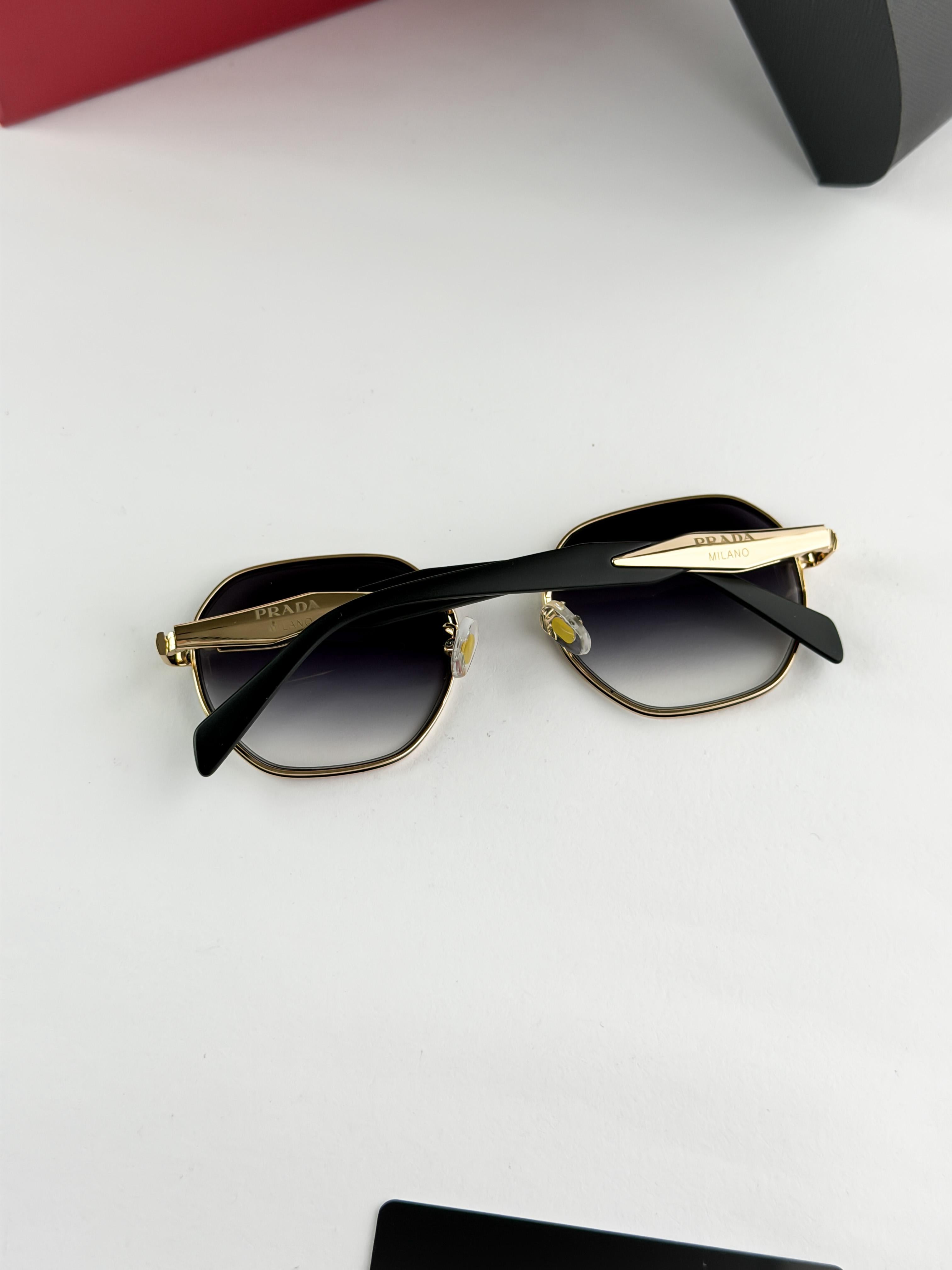 Pra_da sunglass 1600