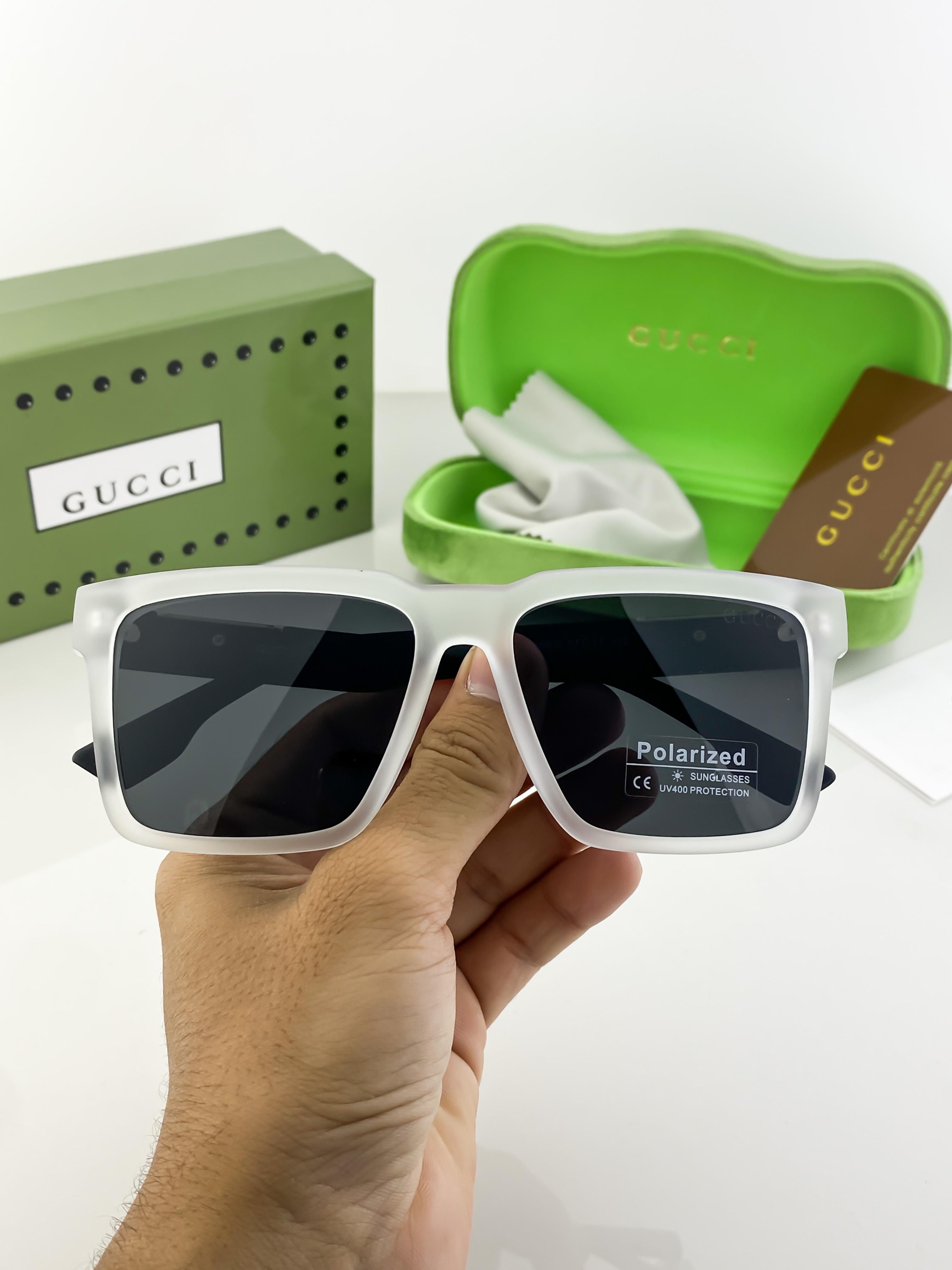 GU_CC_I WHITE BLACK 1989 B