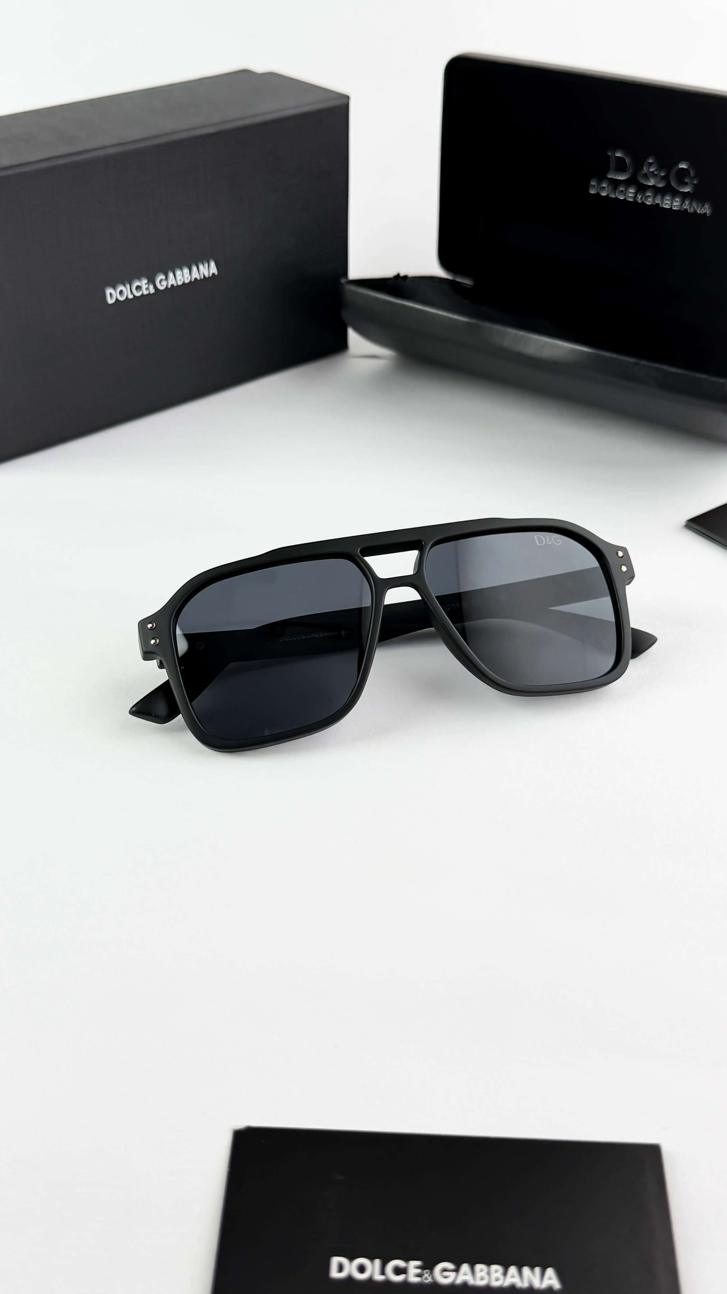 DOL__CE & GAbNA BLACK 8201