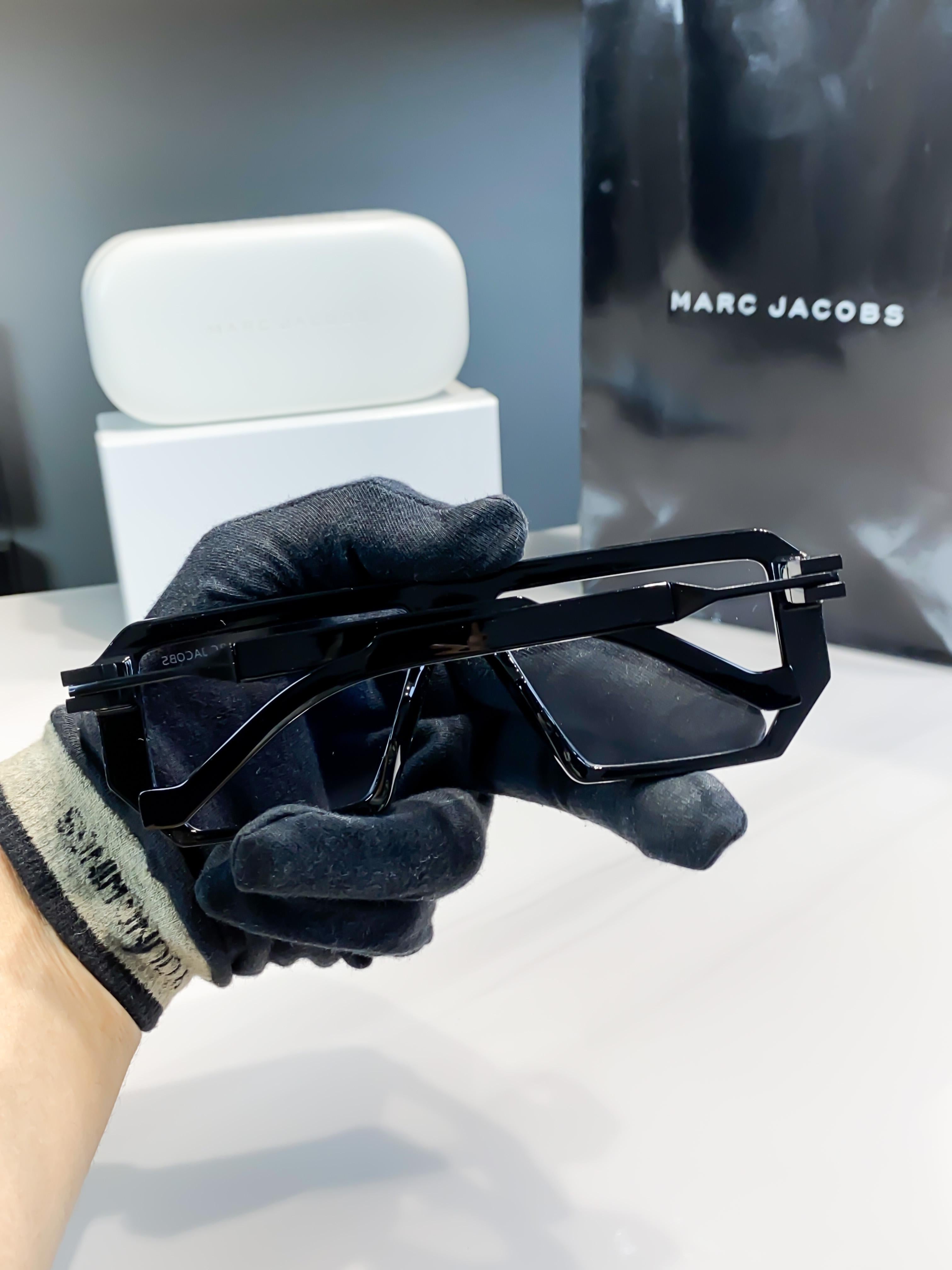 MA__RC JAC__BS BLACK FRAME