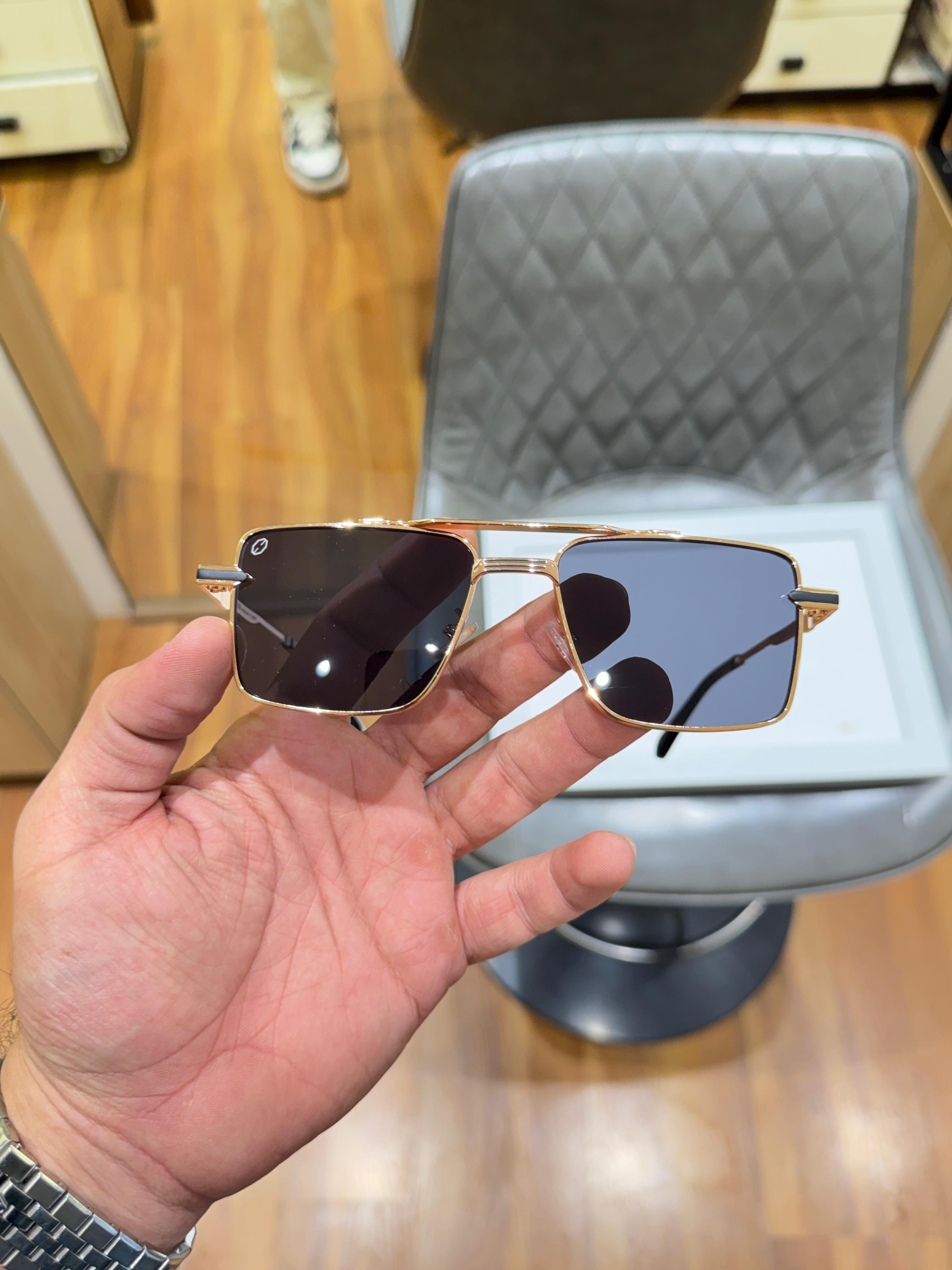 T he__nri 3844 gold black