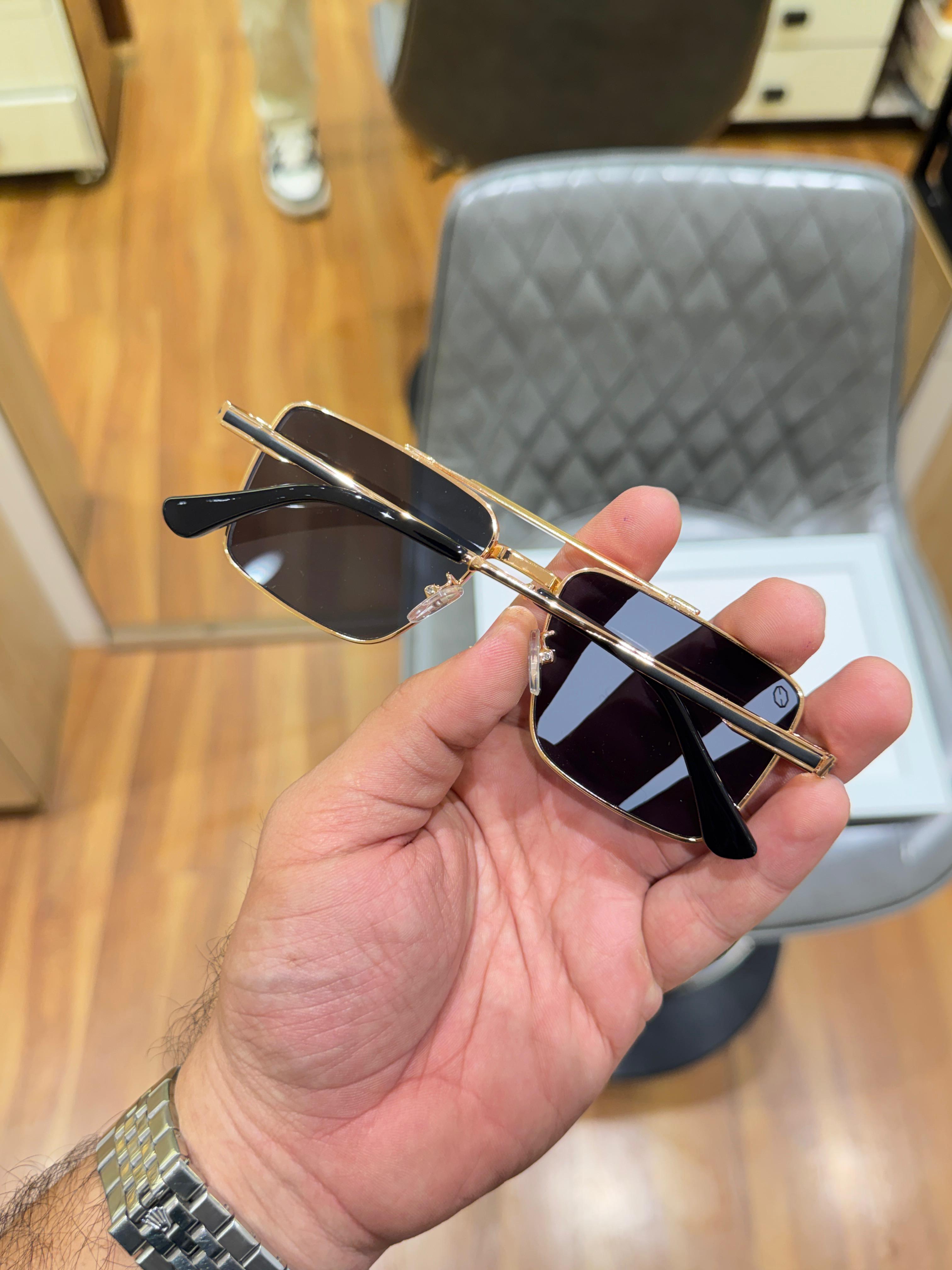 T he__nri 3844 gold black