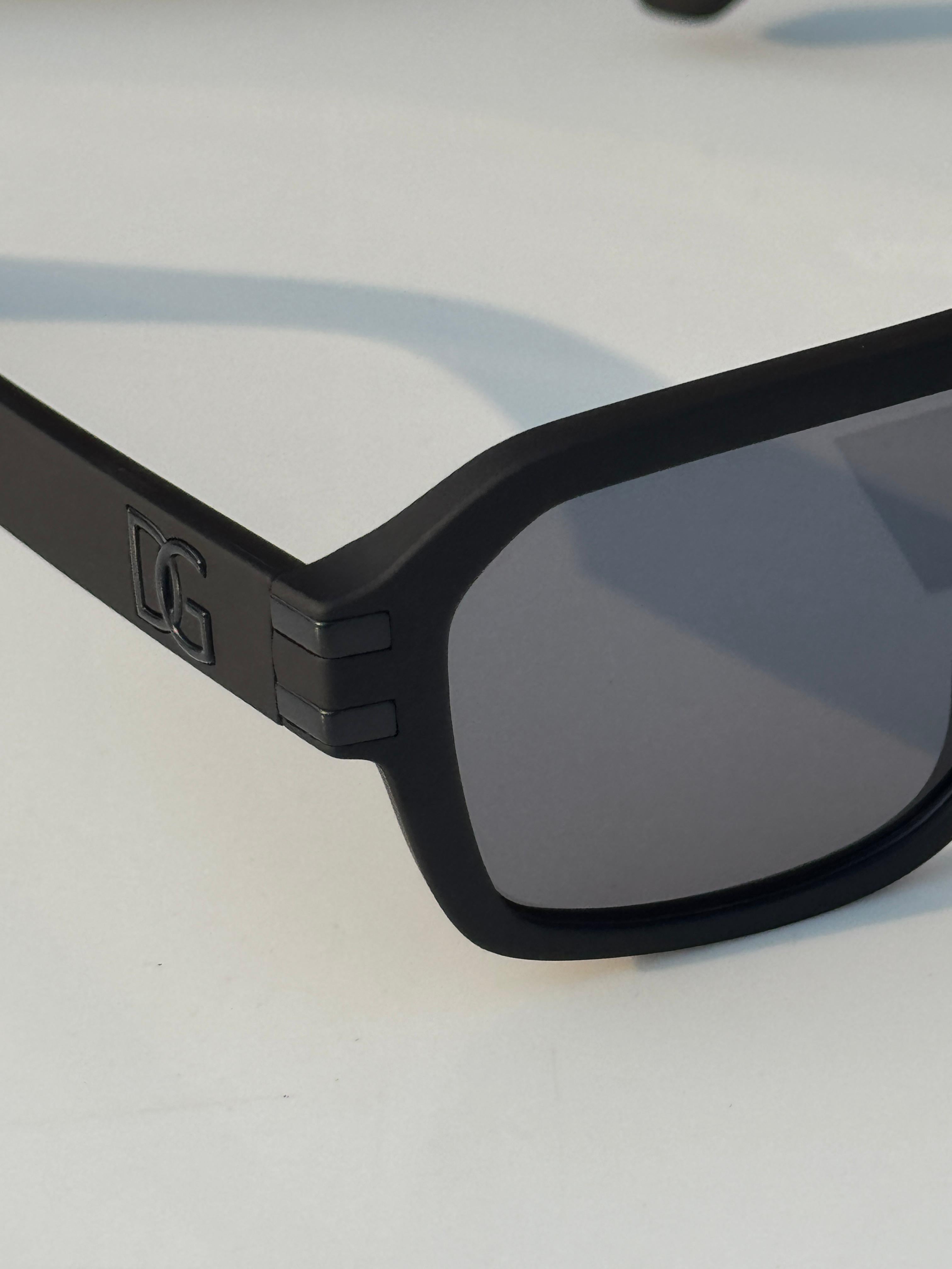 Do__lce & gab__ana 4952 matt black   SUNGLASSS