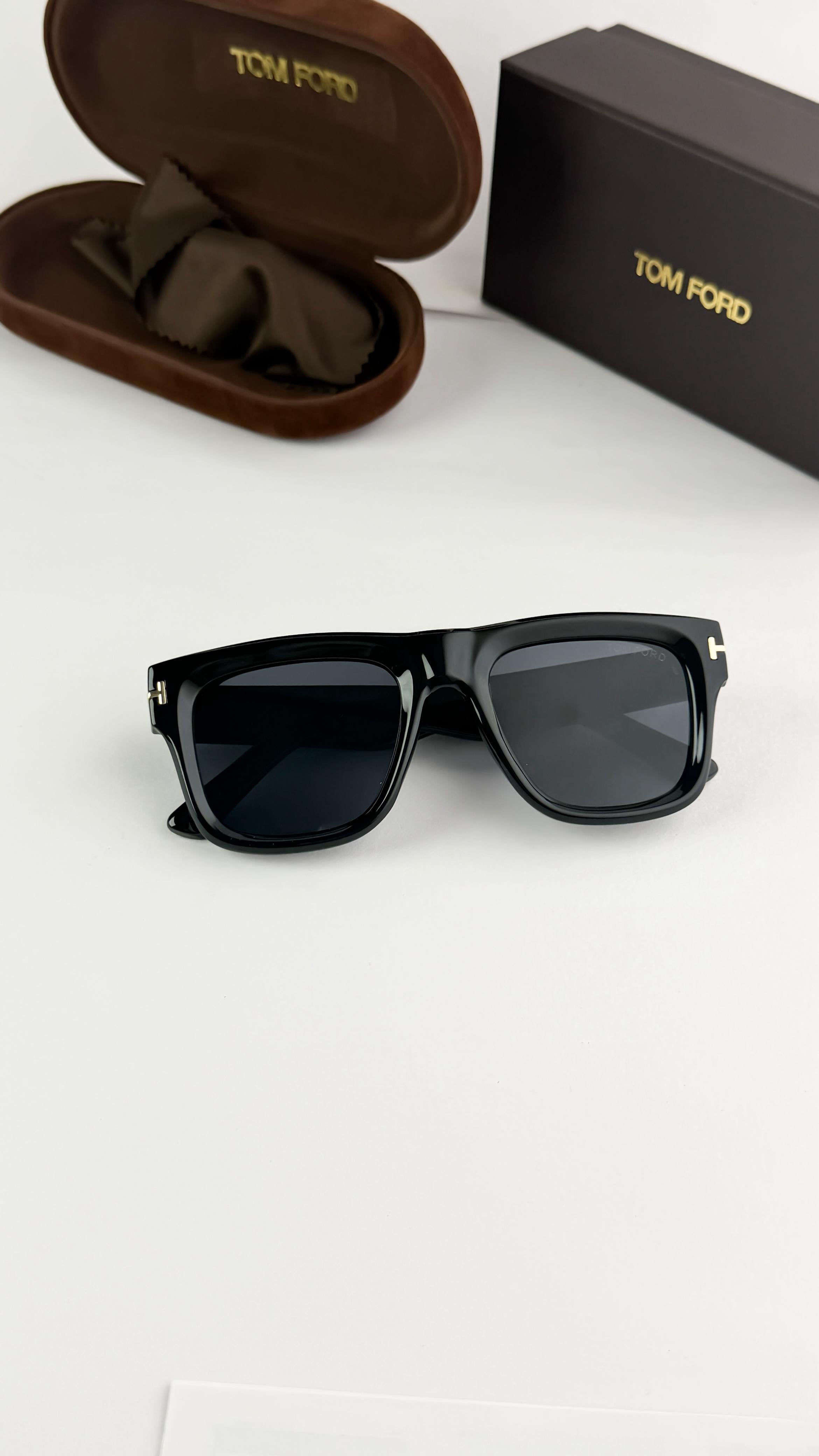 TOM__FORD BLACK 259  SUNGLASS