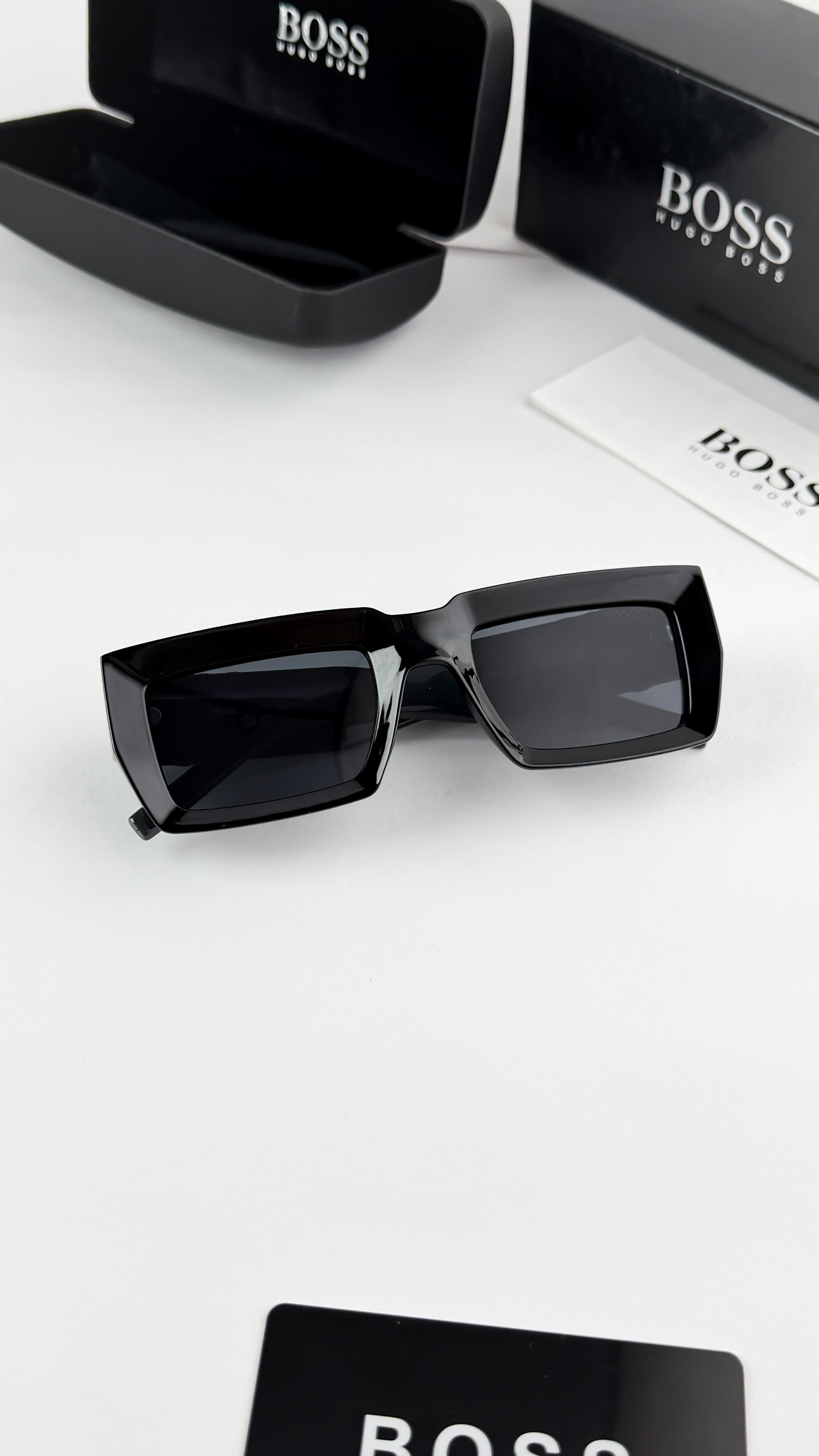 HU__GO B__SS GREY BLACK 1310  SUNGLASS