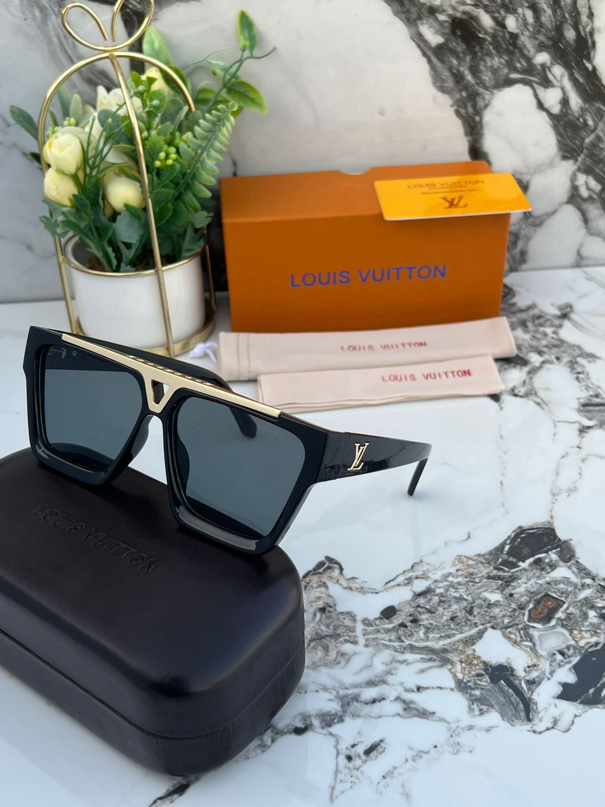 Lo__uis vui_ton 1502 black gold  SUNGLASS