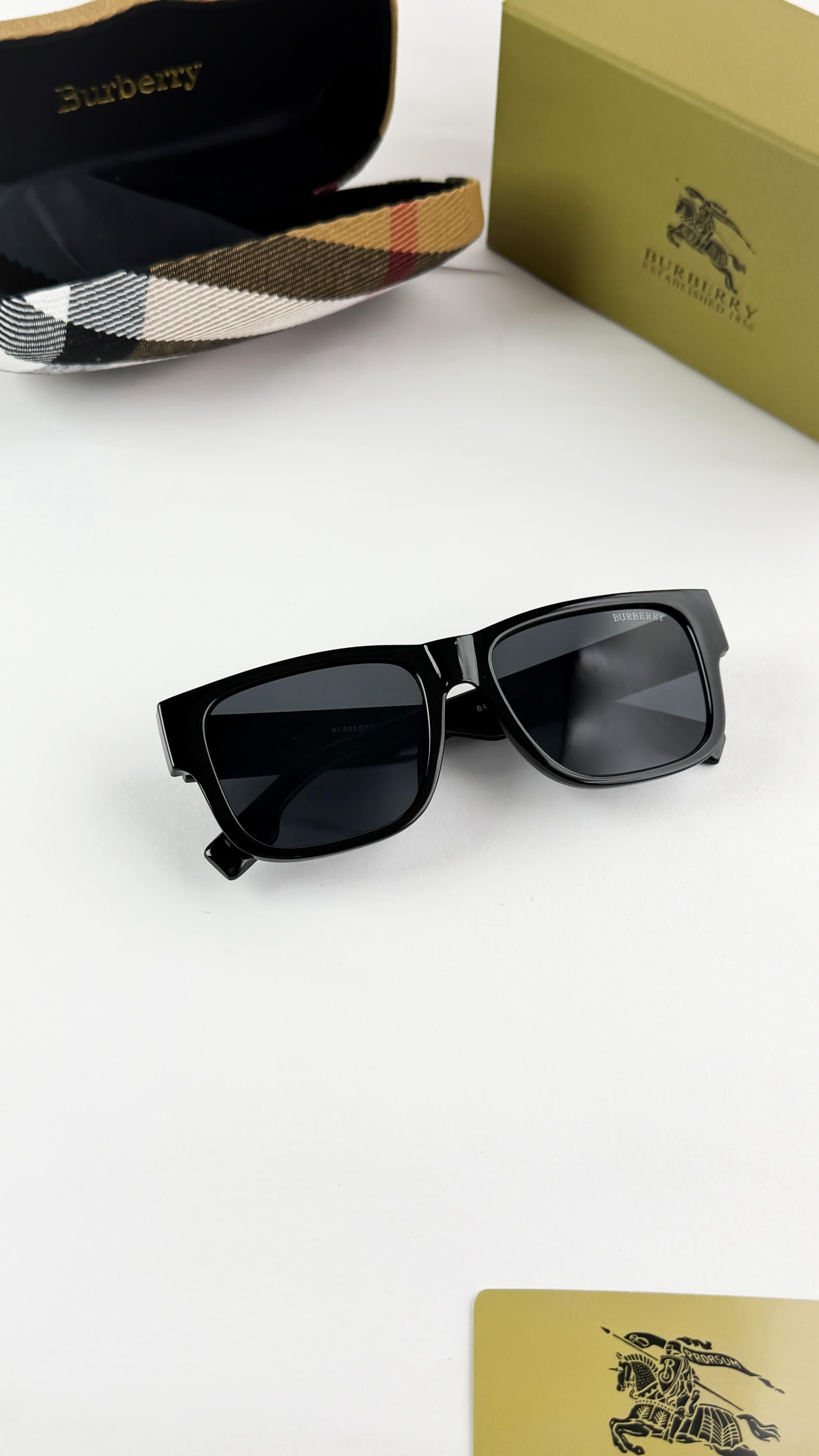 BURB__ERRY BLACK 4358  SUNGLASS