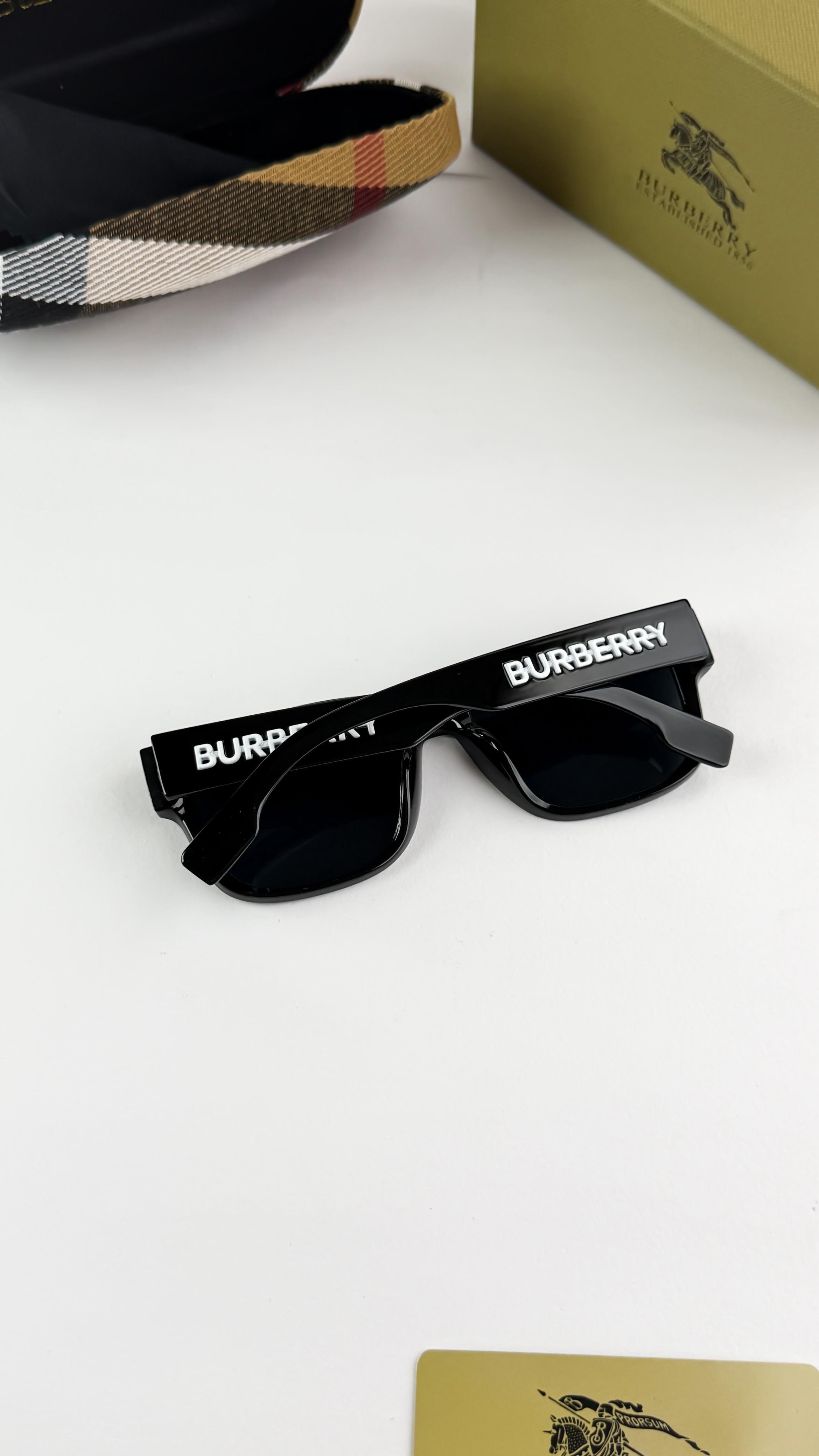 BURB__ERRY BLACK 4358  SUNGLASS