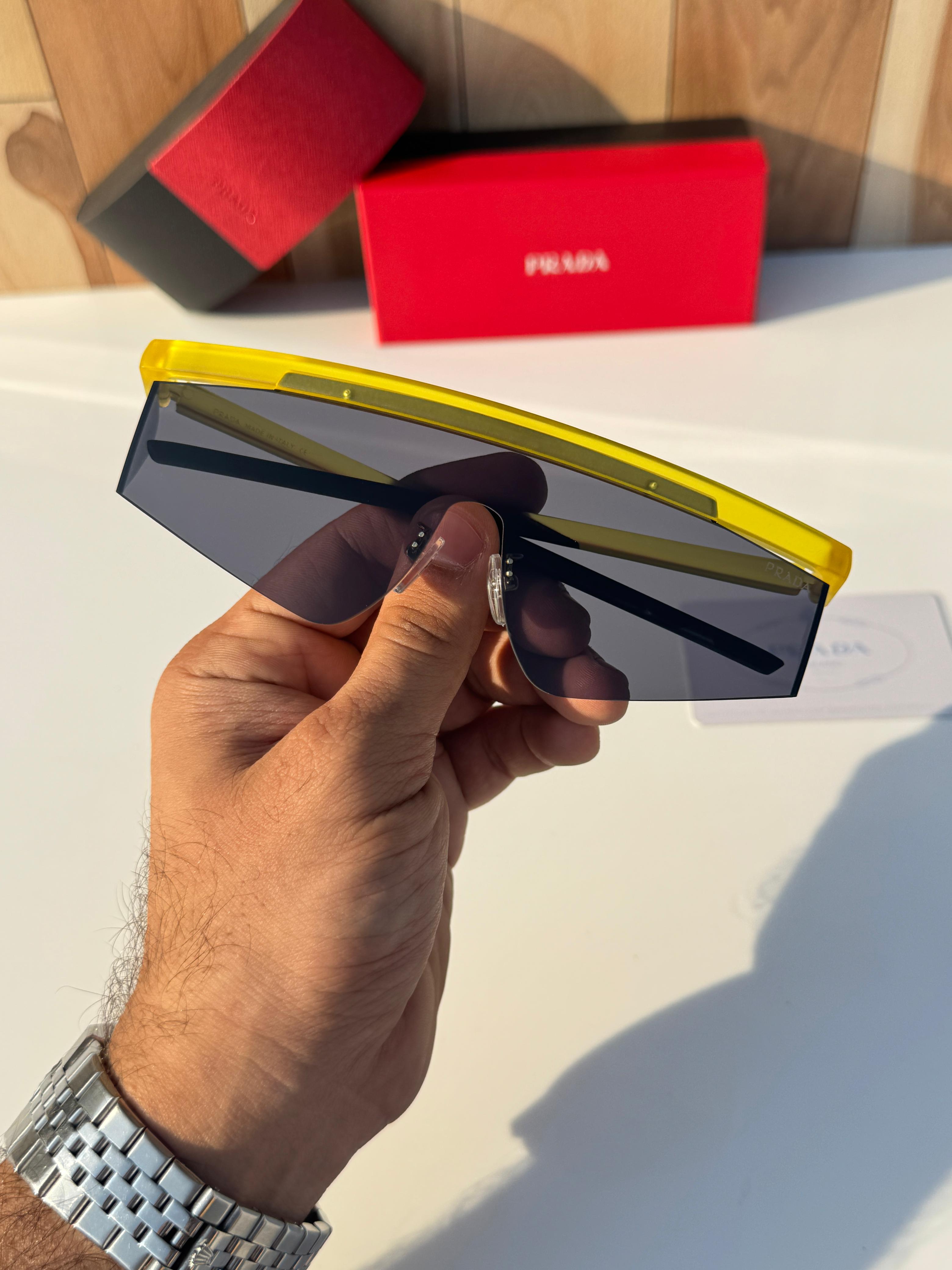 Pra_da 217 yellow black  SUNGLASS