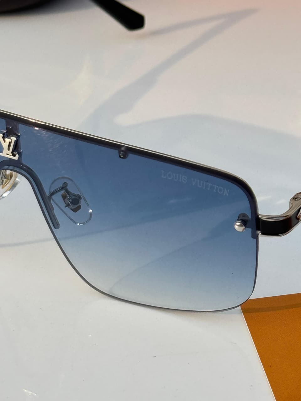 Lo__uis vuitton 33015 silver blue  SUNGLASS