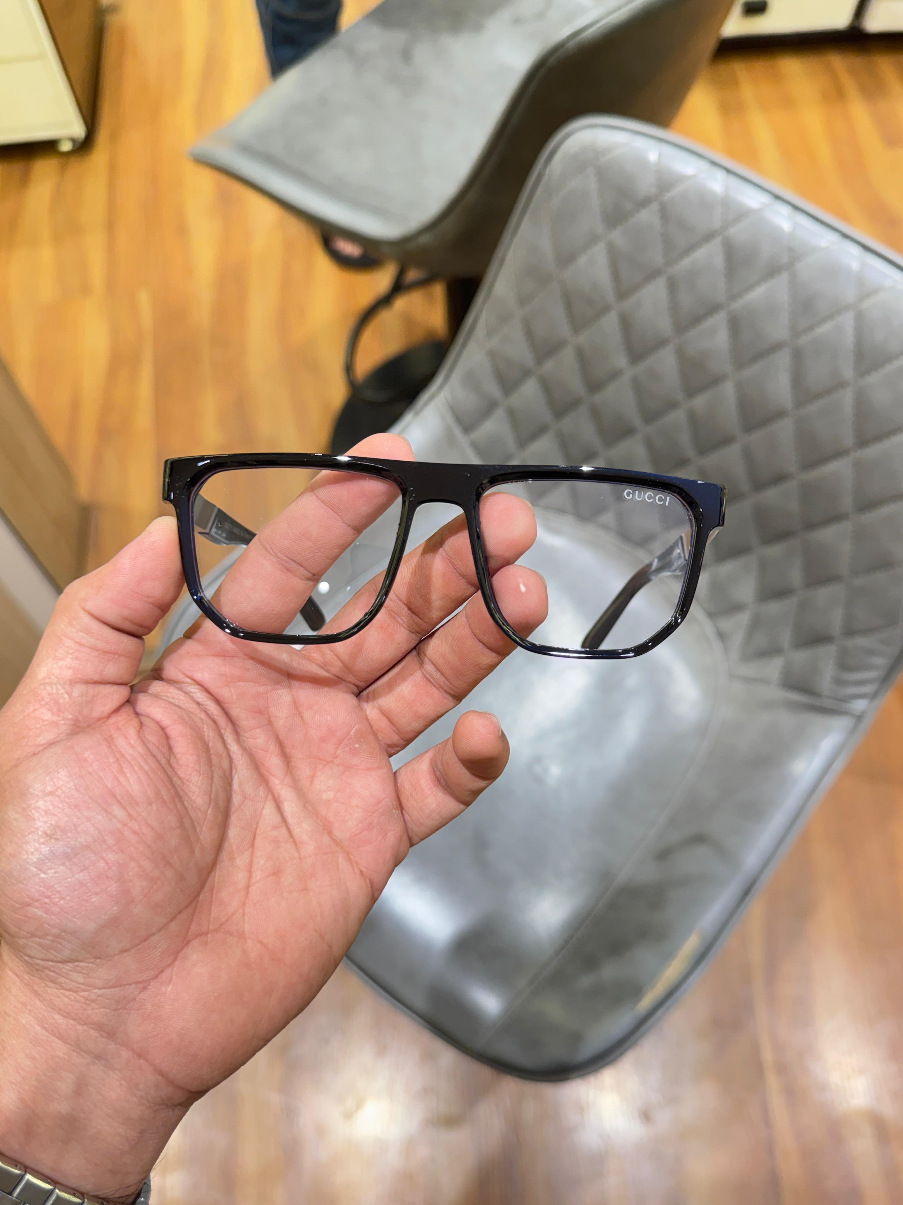 Gu  1669 black plano SUNGLASS