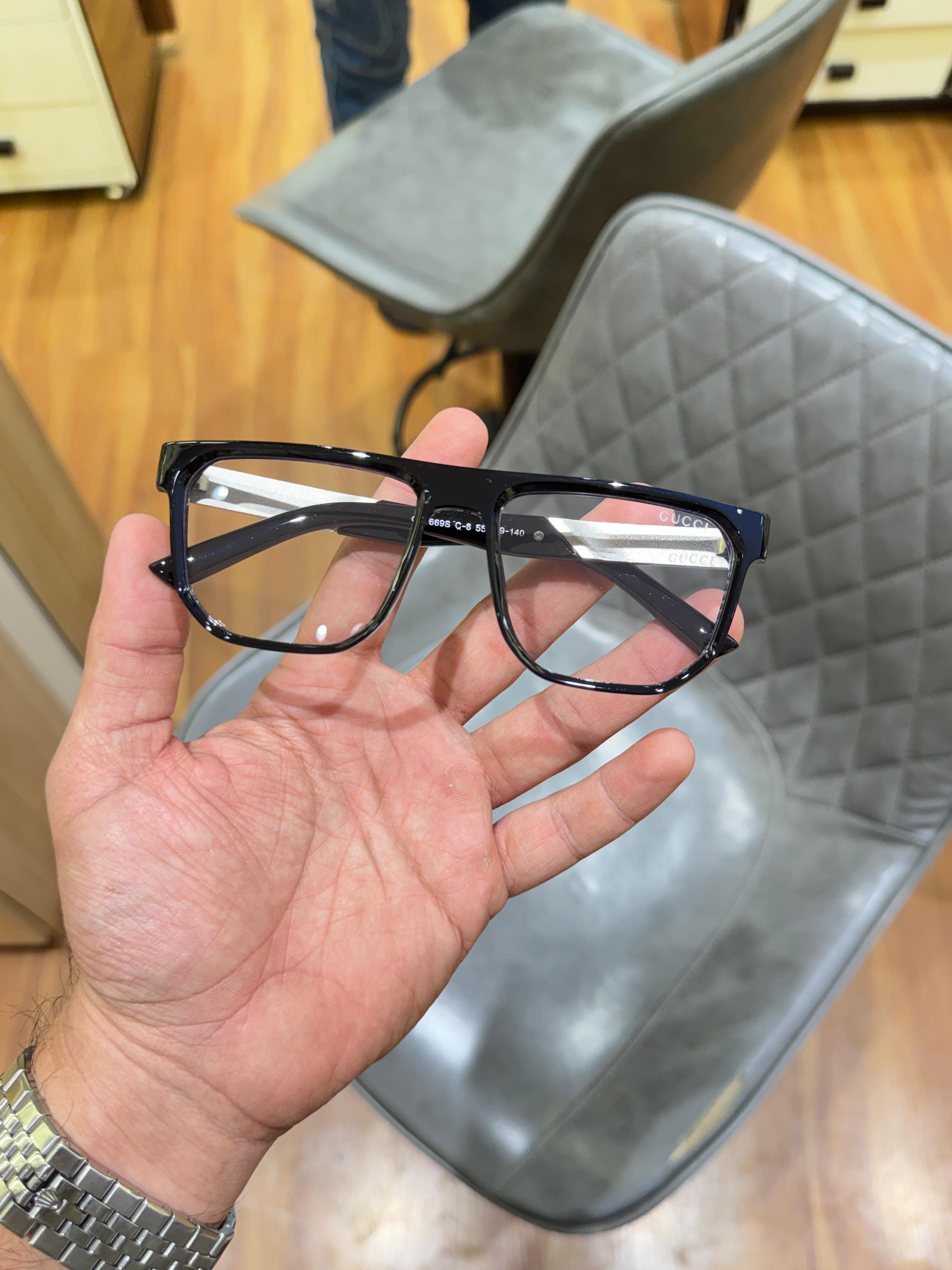 Gu  1669 black plano SUNGLASS