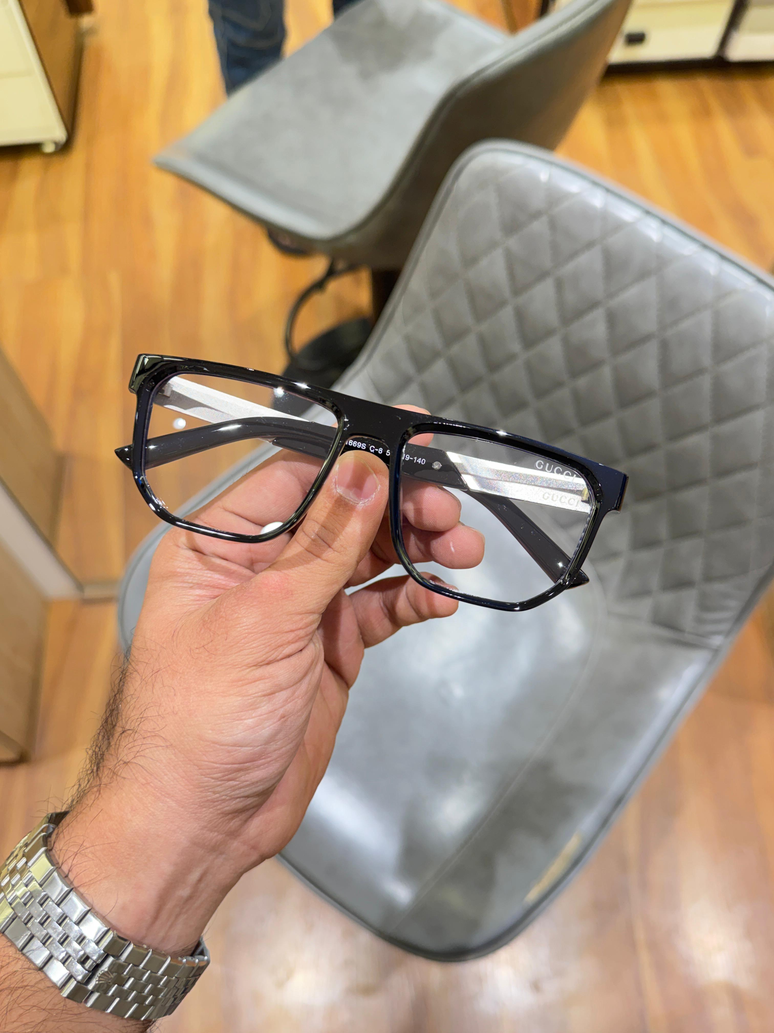 Gu  1669 black plano SUNGLASS
