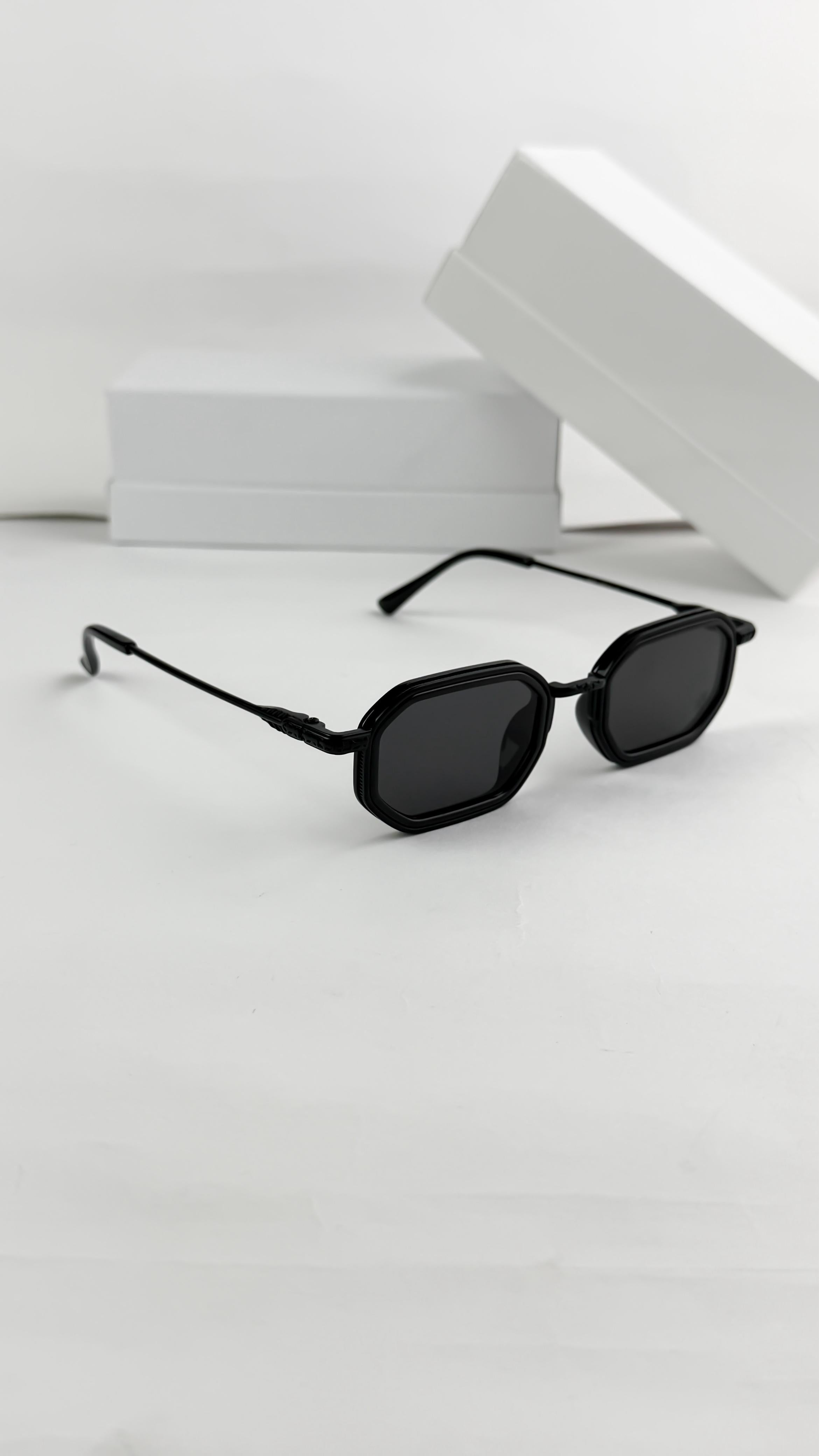 CHR__OME HEART BLACK PEARL SUNGLASS