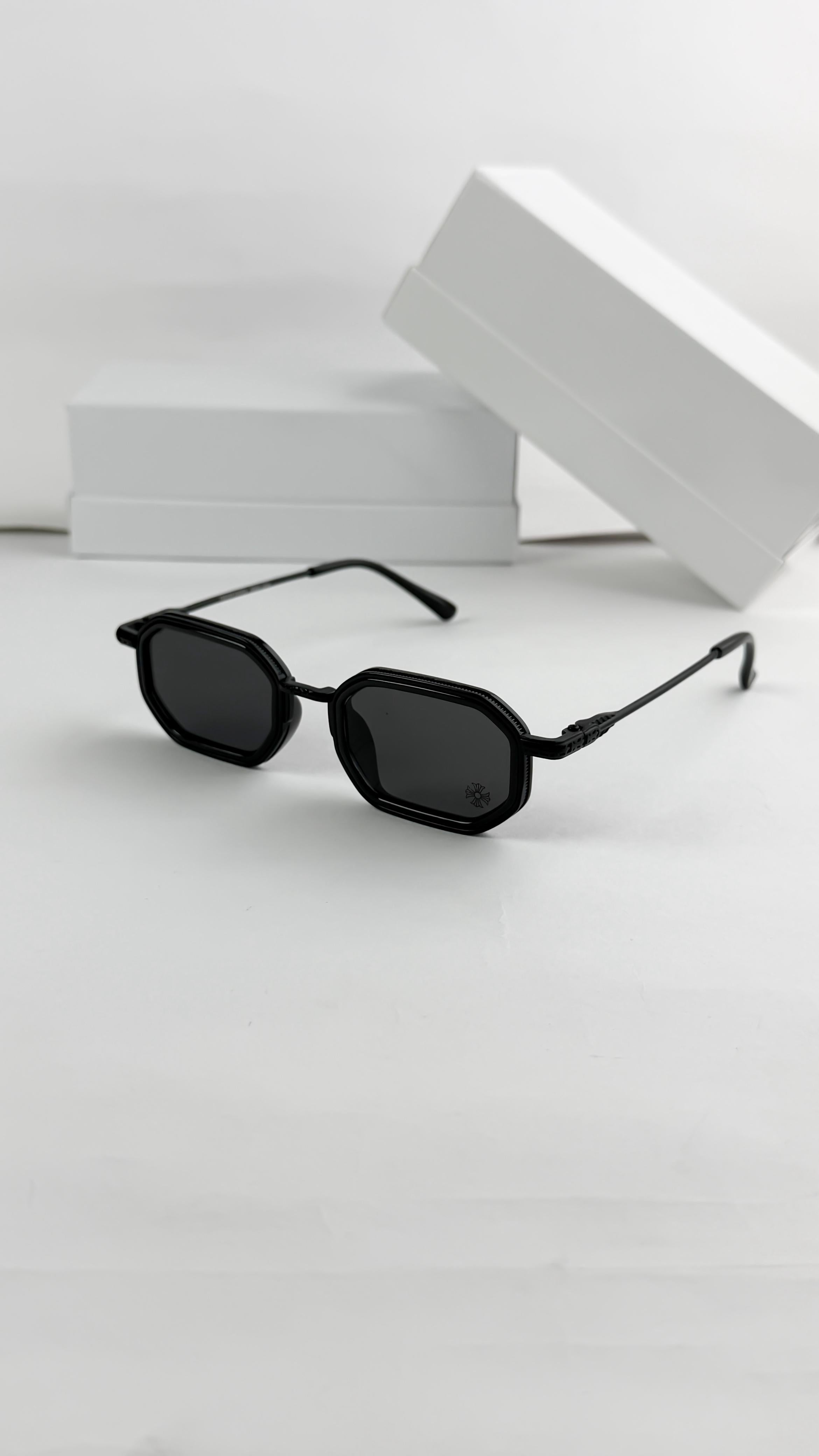 CHR__OME HEART BLACK PEARL SUNGLASS