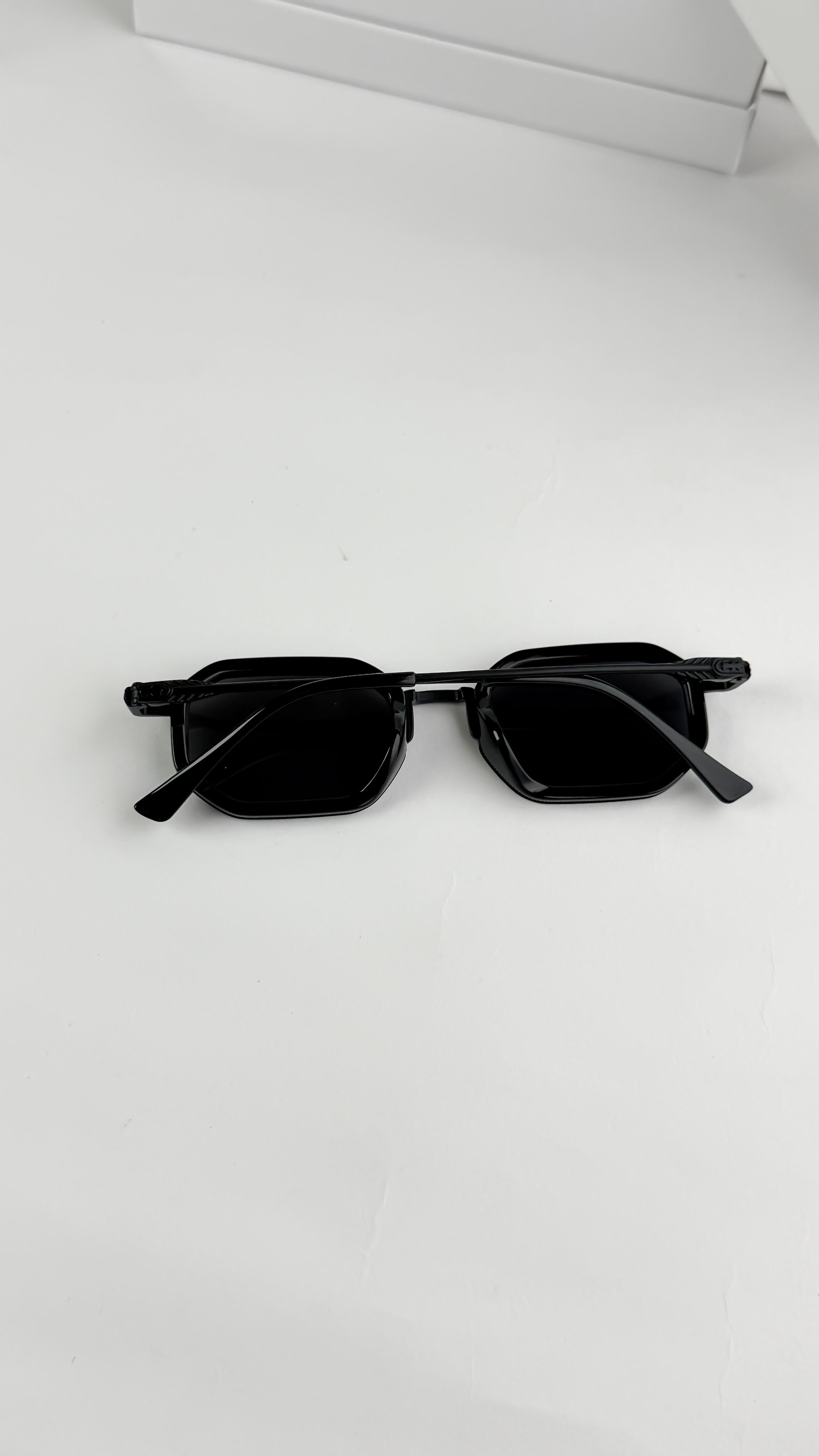 CHR__OME HEART BLACK PEARL SUNGLASS