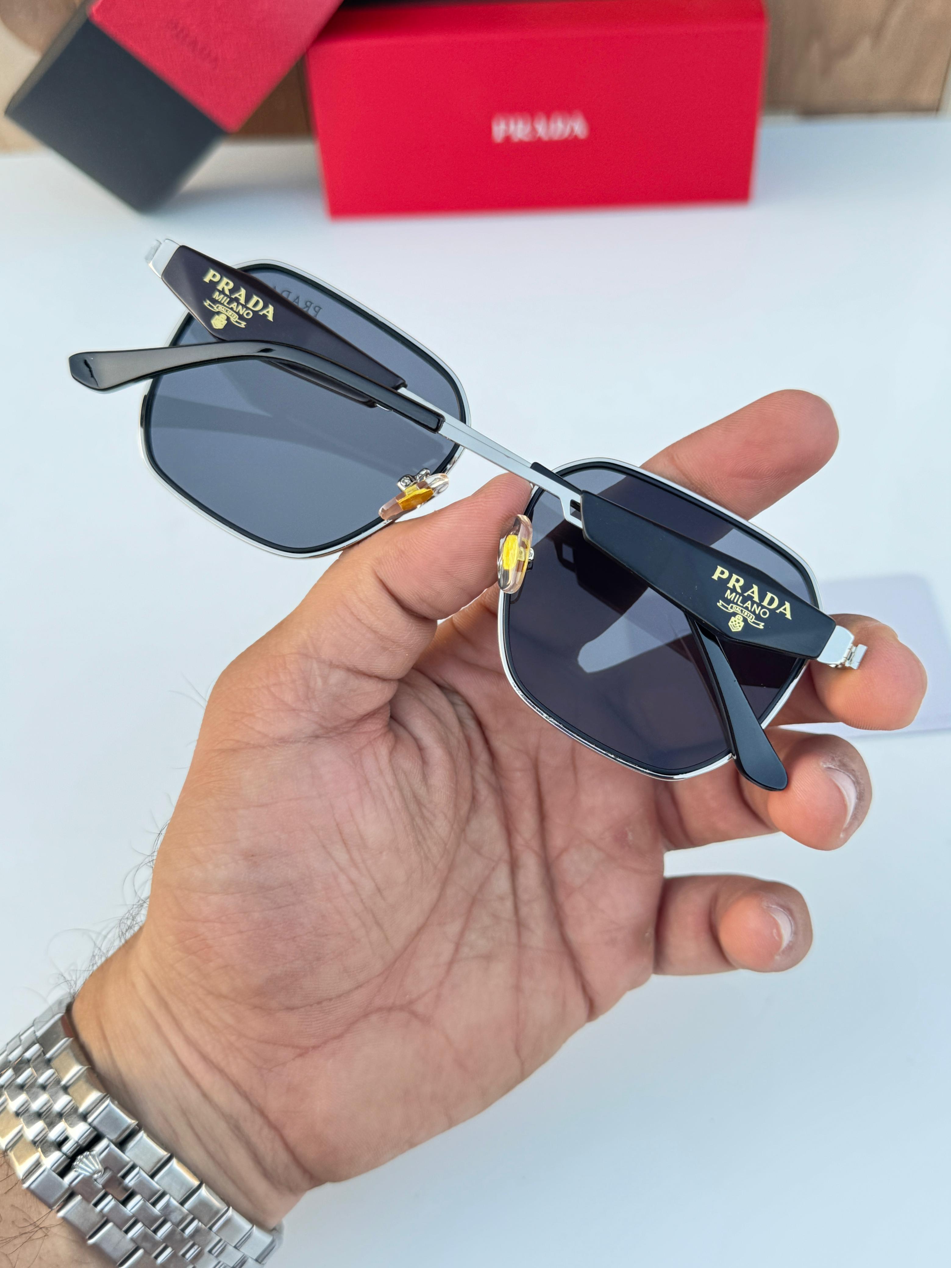 Pr__da 119 silver black   SUNGLASS