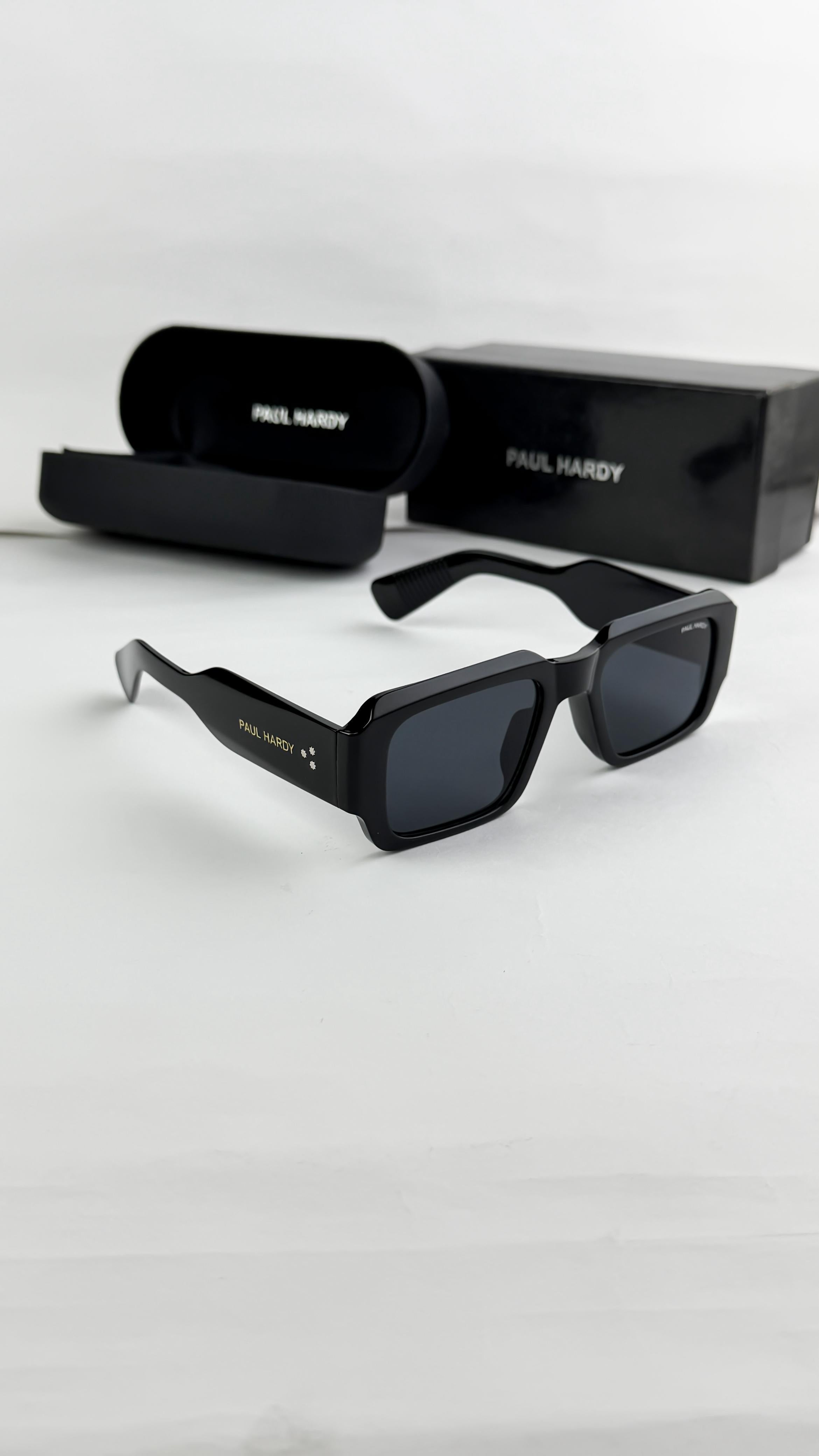 PA_UL HA_DY BLACK COAL  SUNGLASS