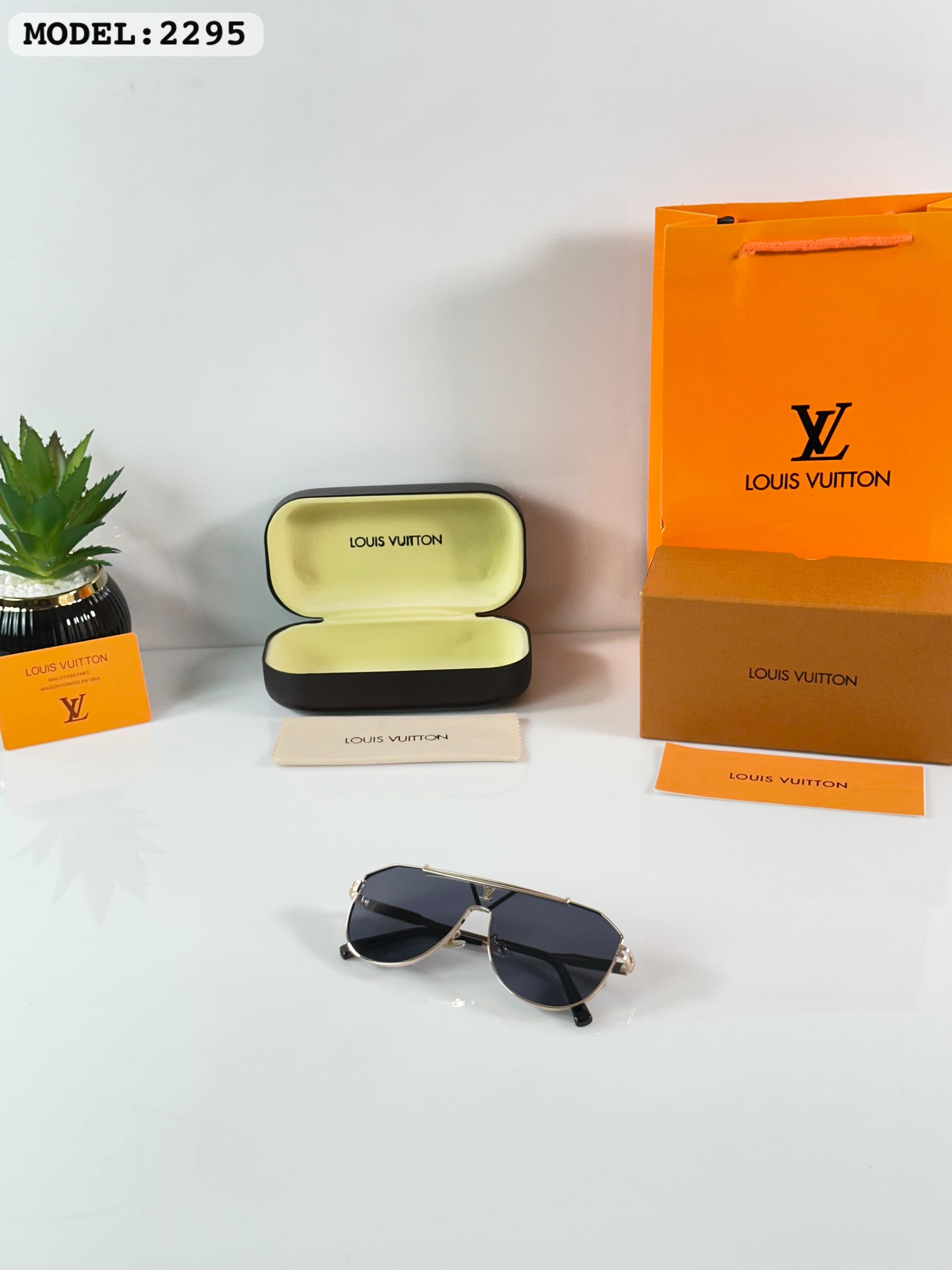 LO__UIS VUITON 2295 GOLD BLACK   SUNGLASS