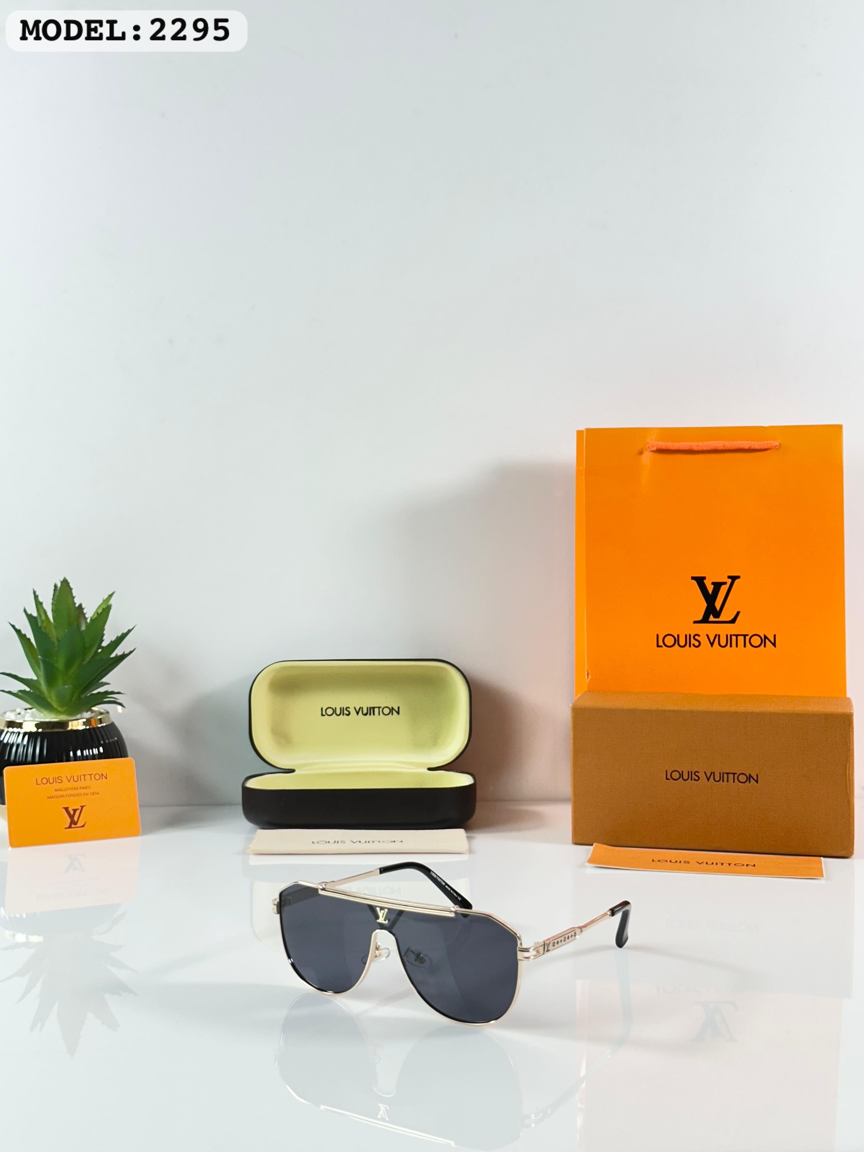 LO__UIS VUITON 2295 GOLD BLACK   SUNGLASS