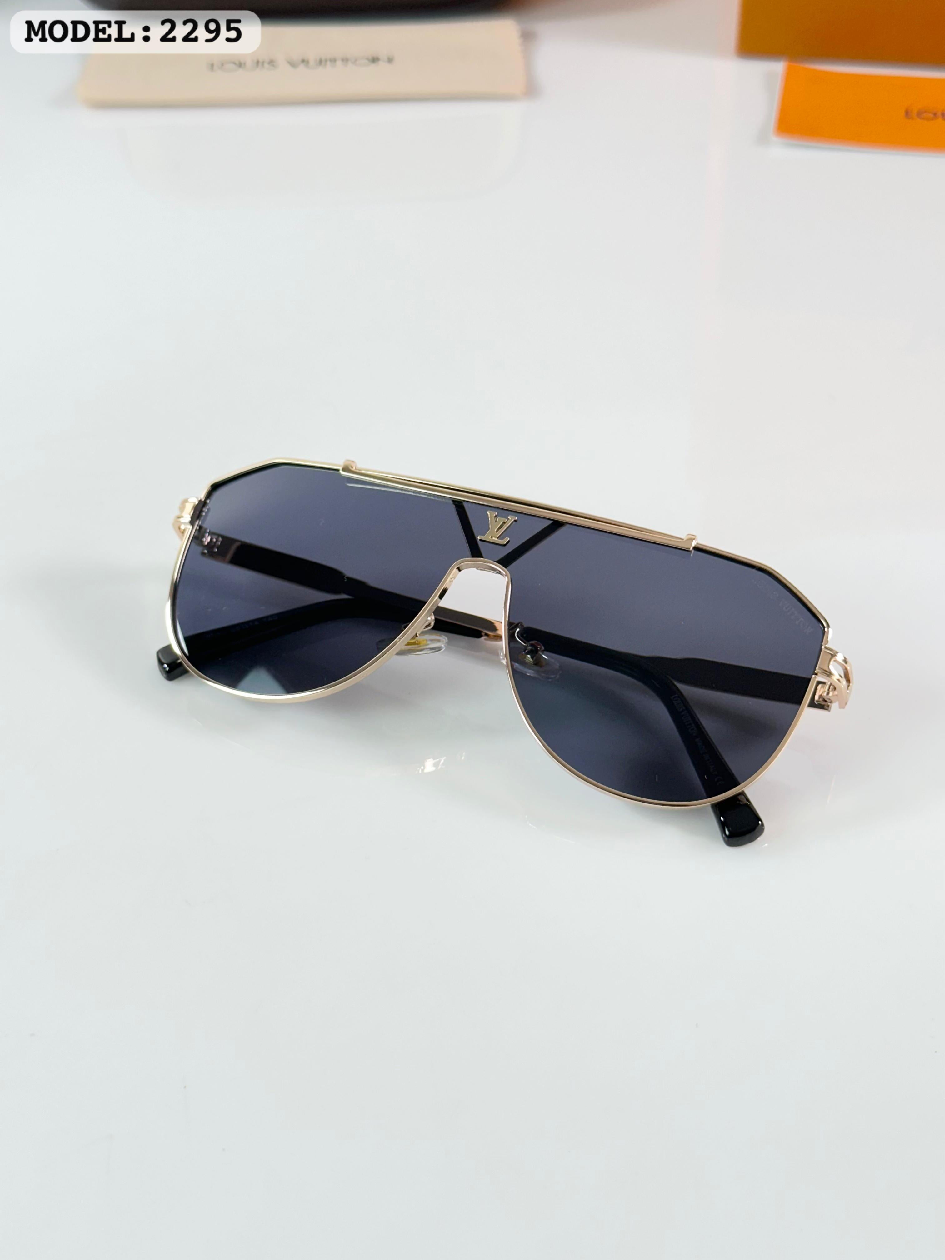 LO__UIS VUITON 2295 GOLD BLACK   SUNGLASS