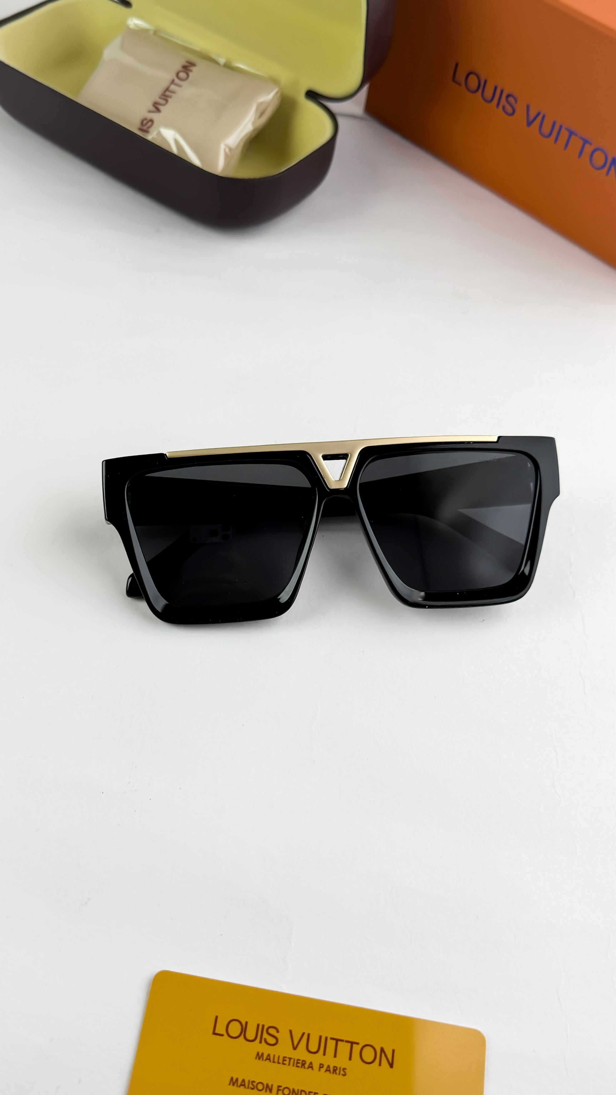 LOUI__S VUITTON GOLD BLACKSUNGLASS
