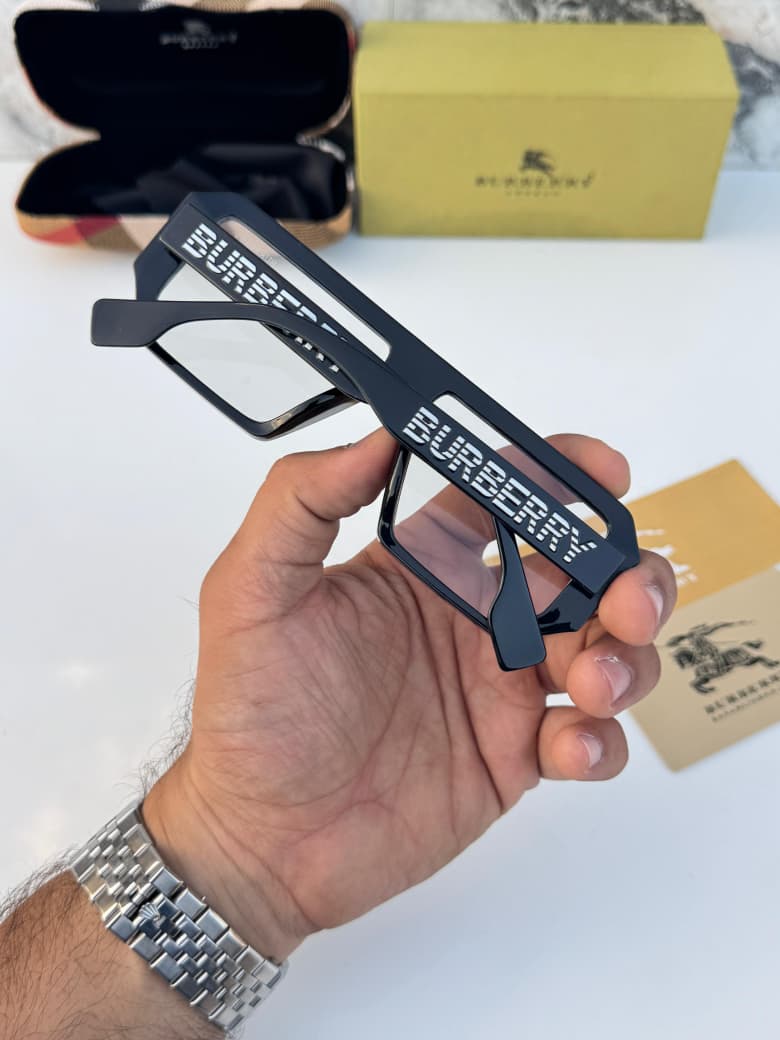 Burb__erry 4366 black plano  SUNGLASS