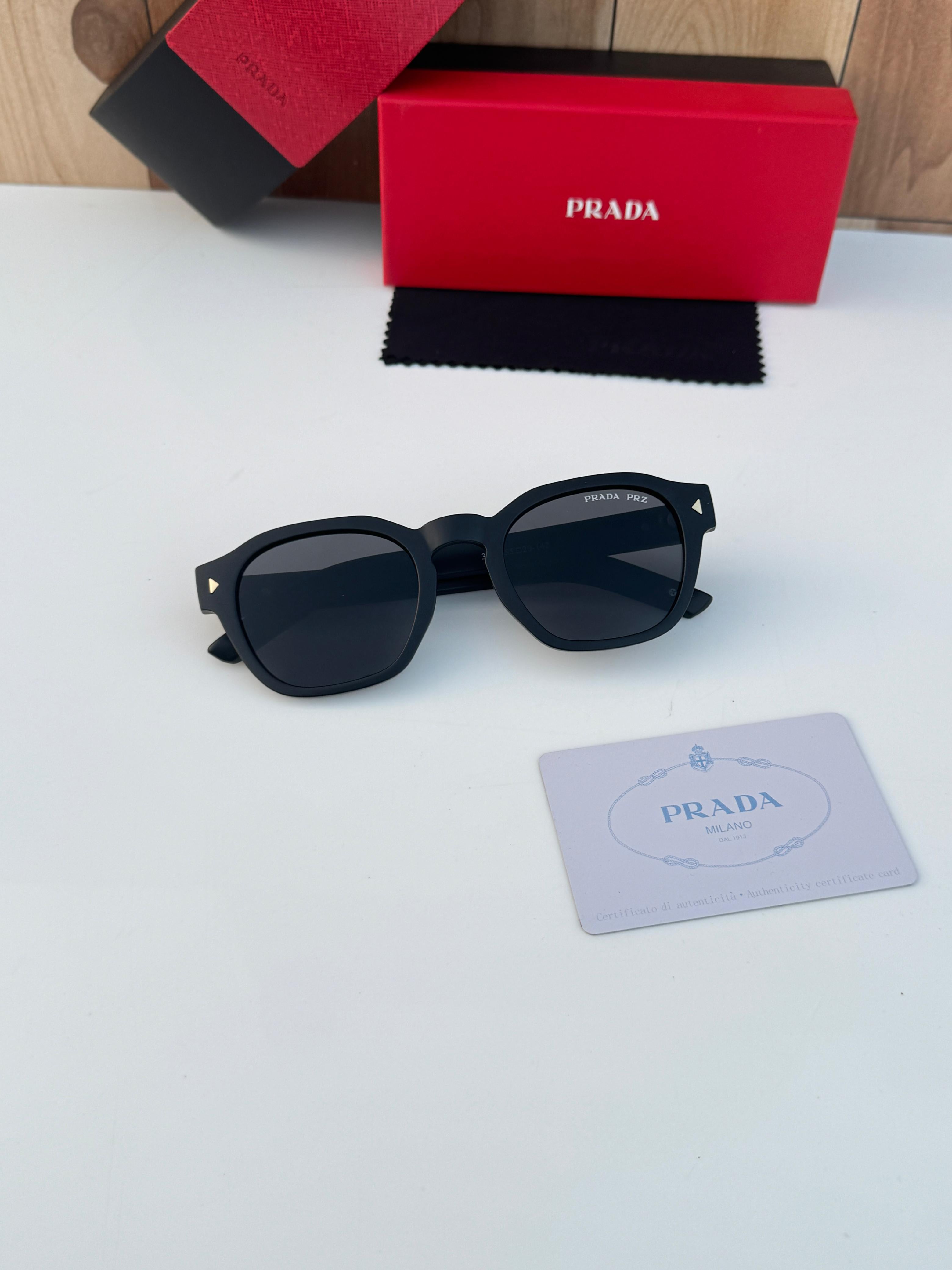 Prad_a 3490 matt black SUNGLASS