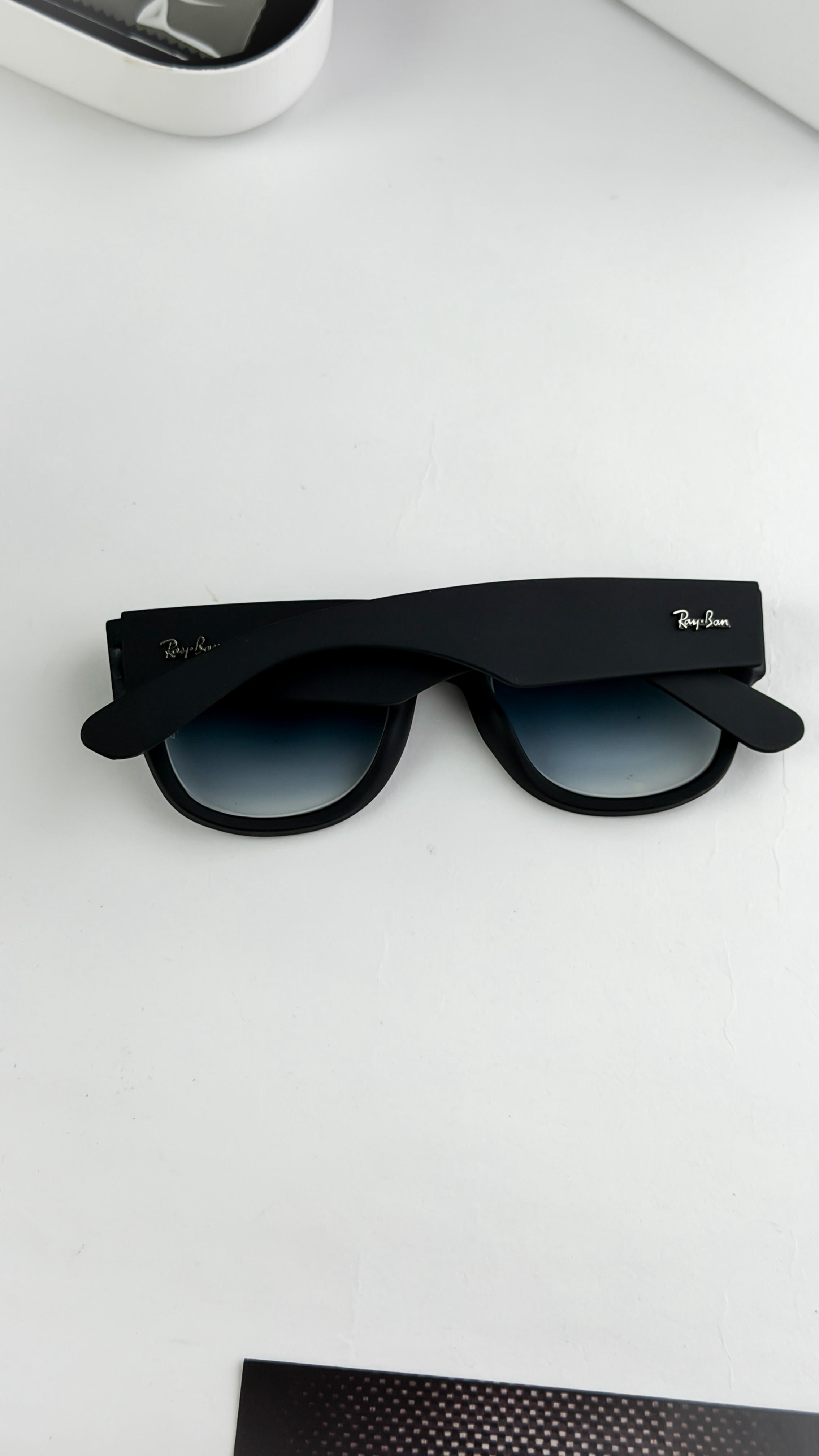RAY__BAN BLACK BLUE SHADED WAYFARER  SUNGLASS
