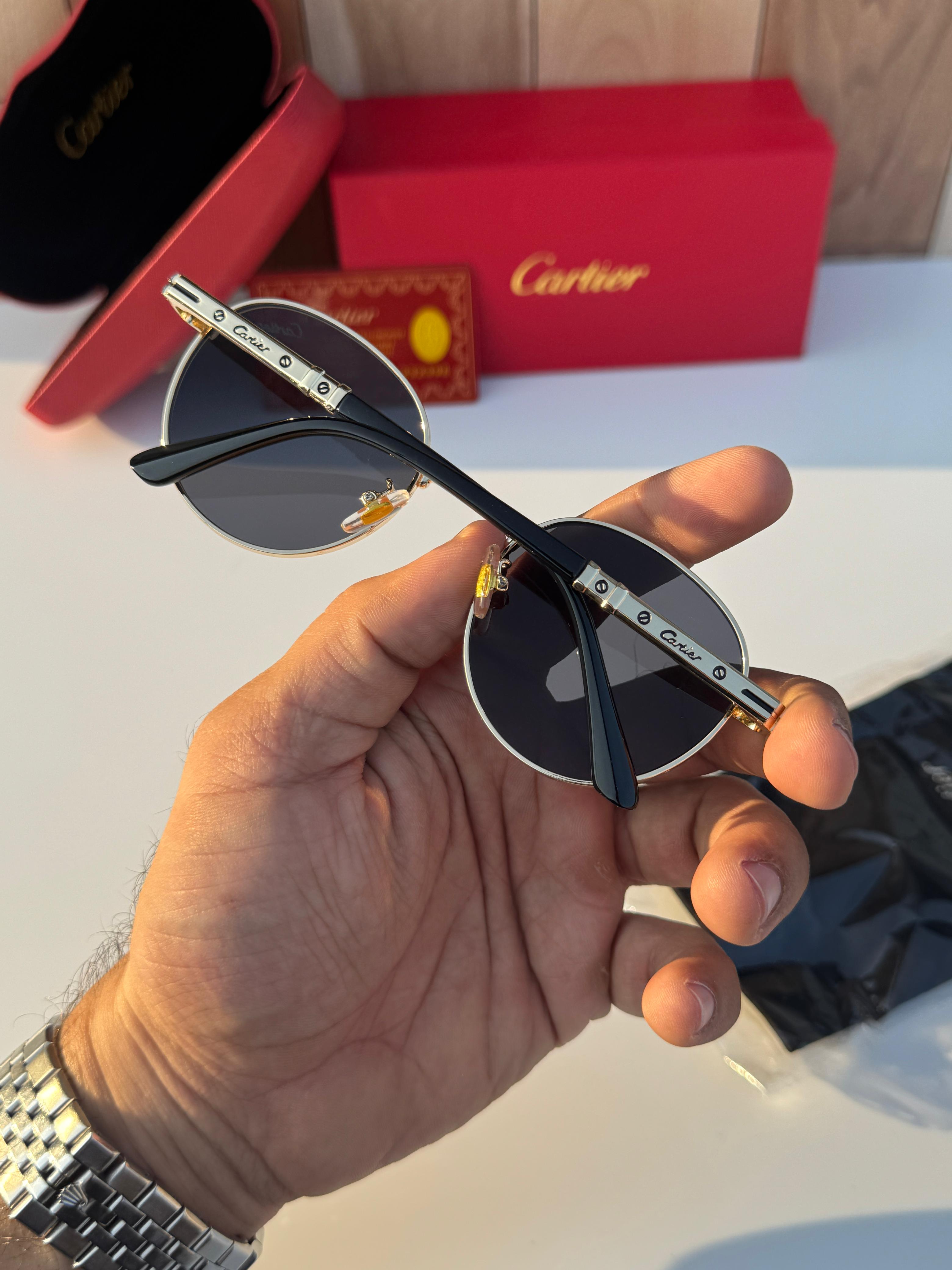 Carti__er 8832 gold black SUNGLASS