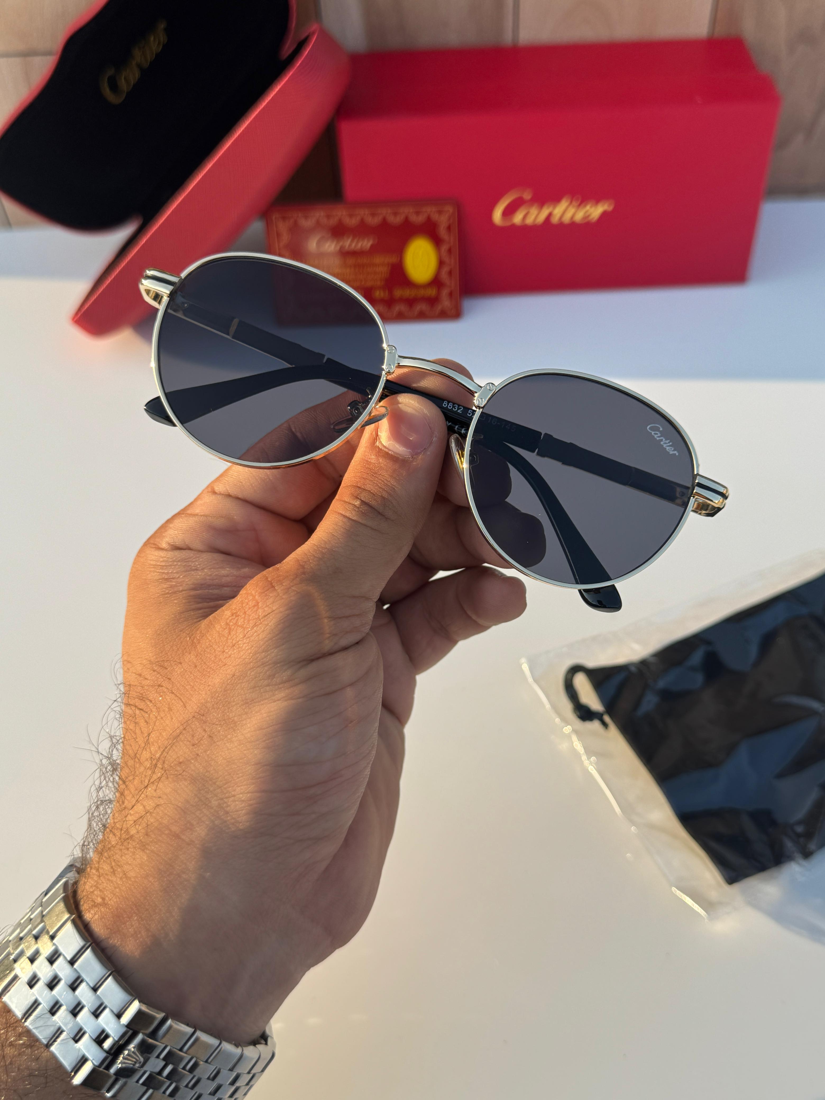 Carti__er 8832 gold black SUNGLASS