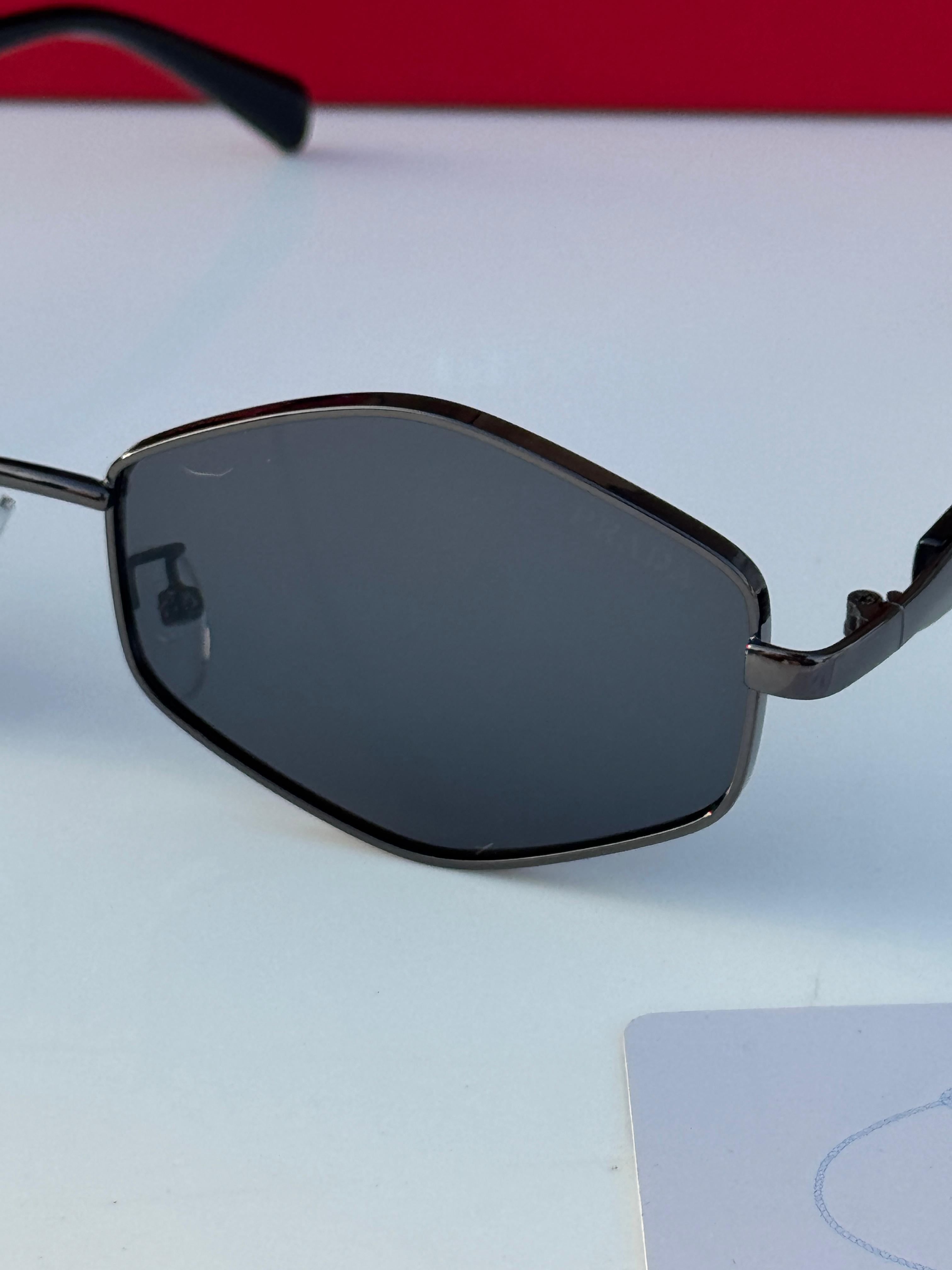 Prad_a 58081 black  SUNGLASS