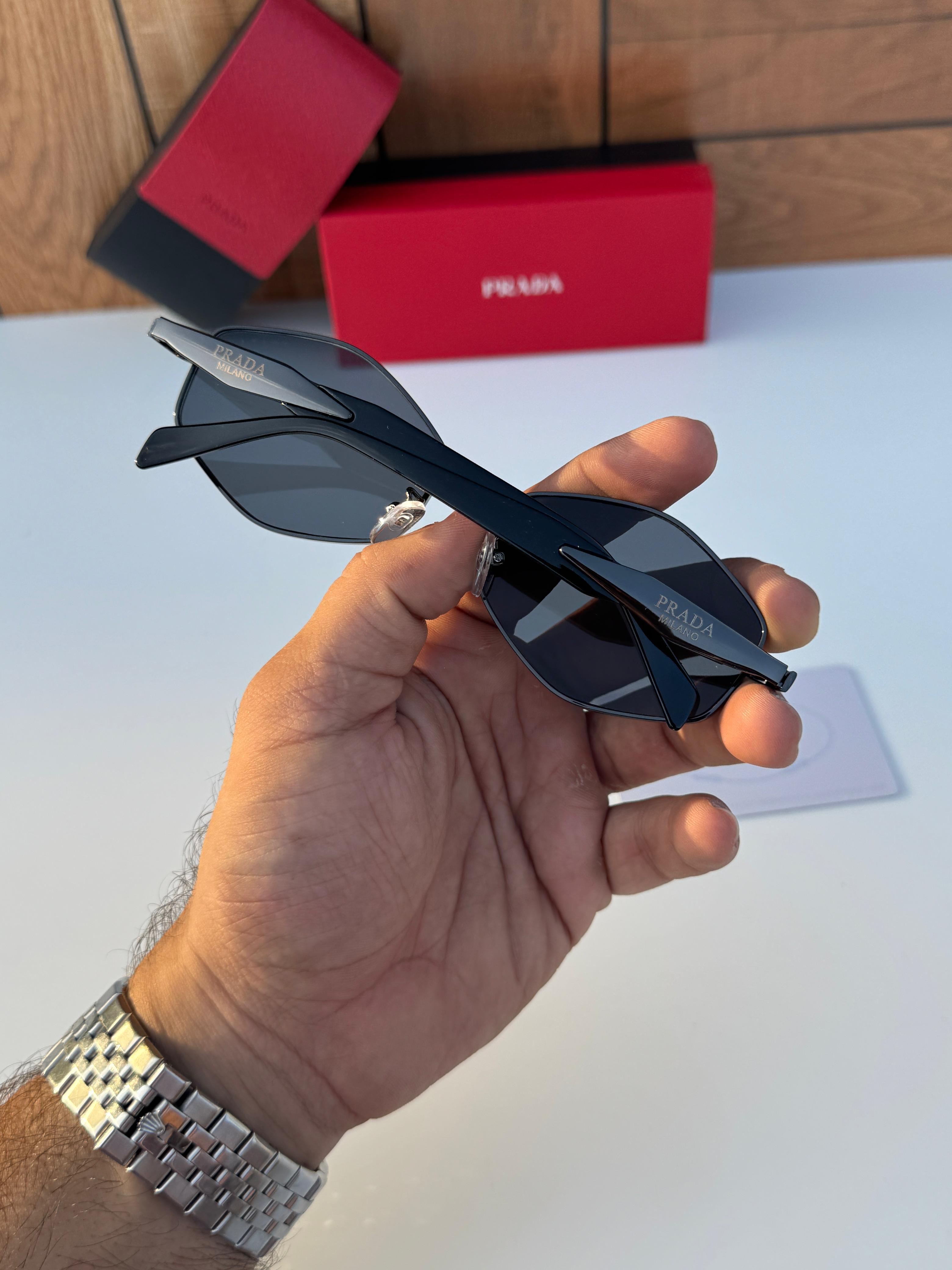 Prad_a 58081 black  SUNGLASS