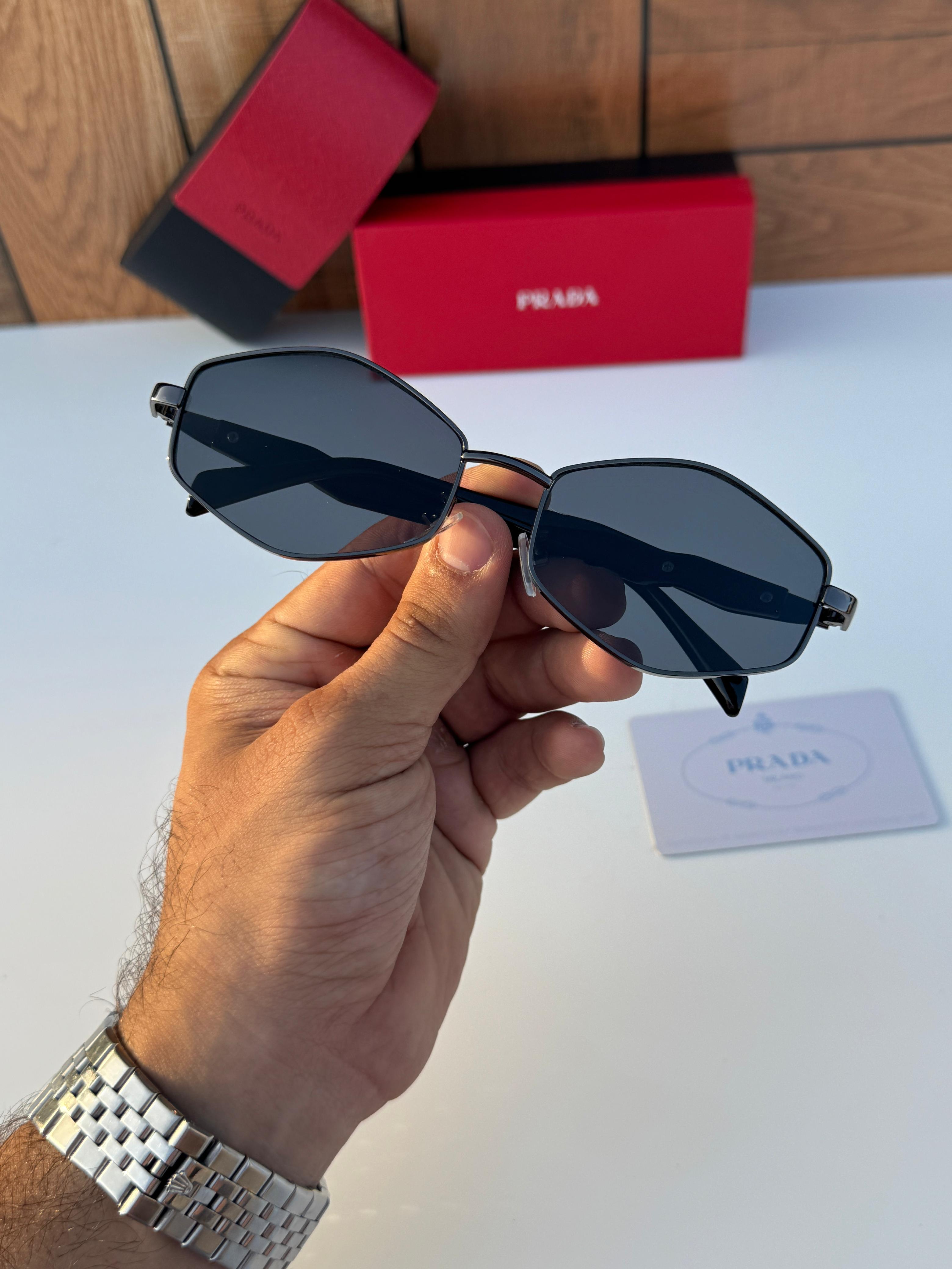 Prad_a 58081 black  SUNGLASS