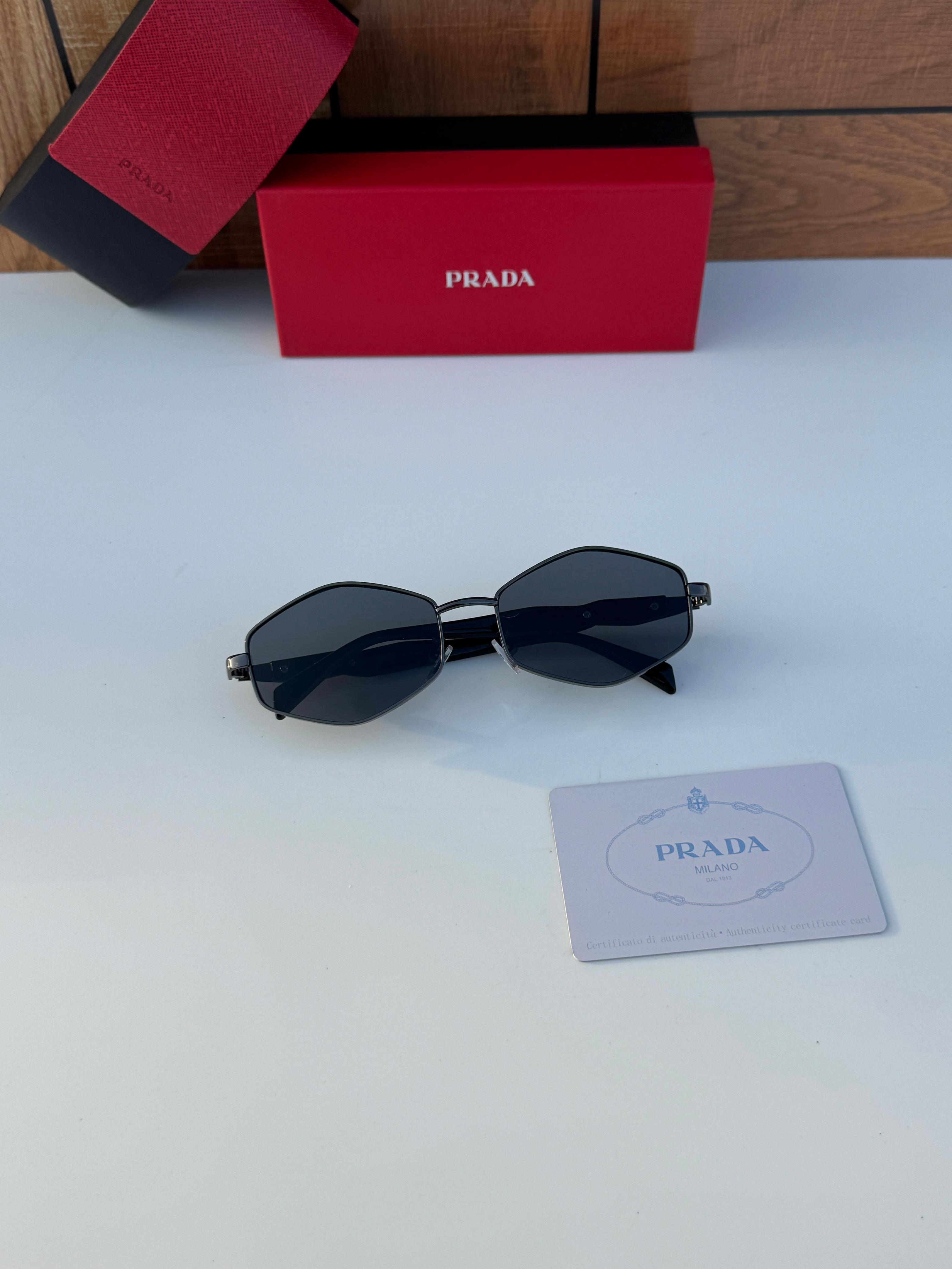 Prad_a 58081 black  SUNGLASS