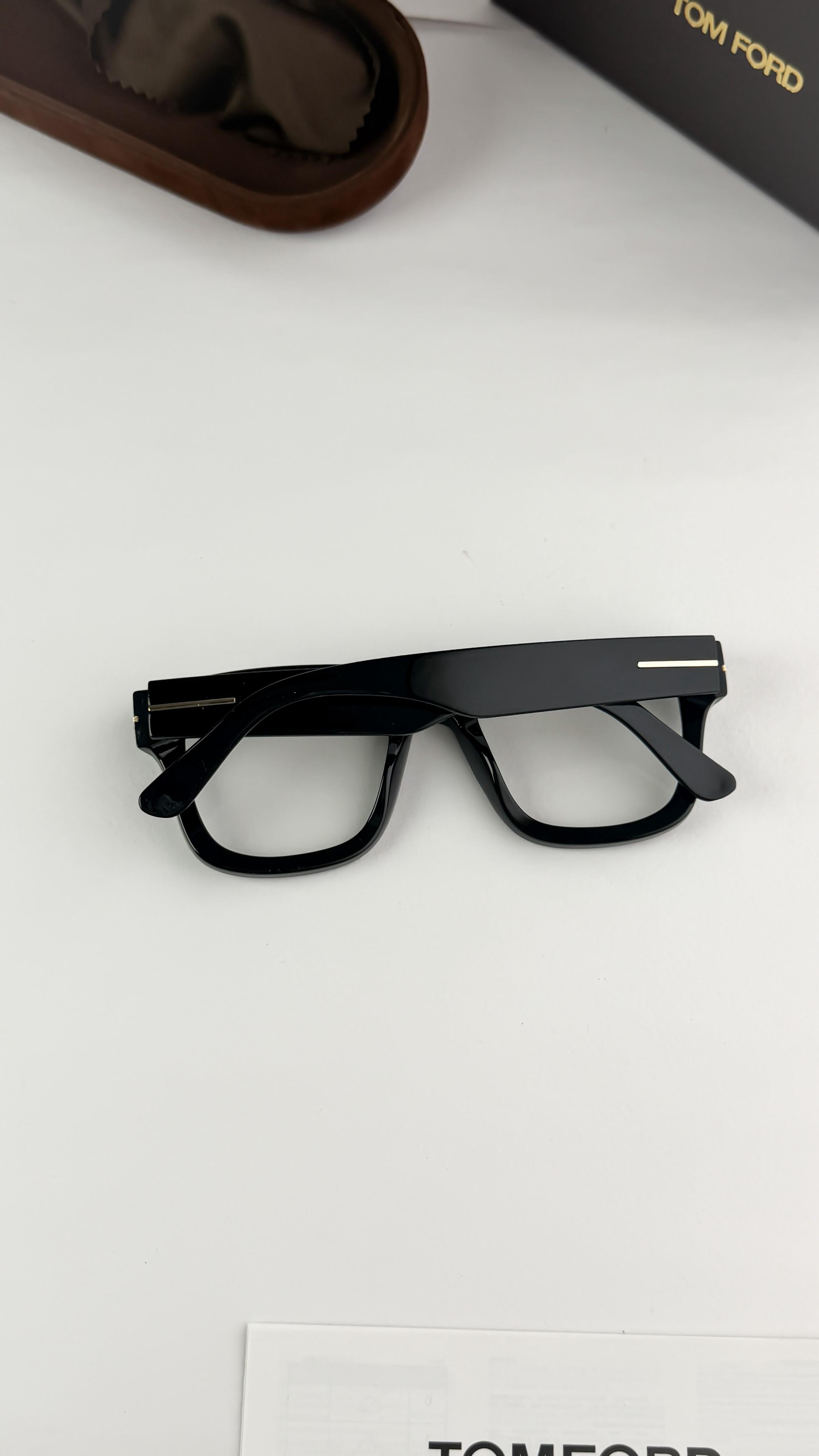 TOM__FORD BLACK PLANO  SUNGLASS