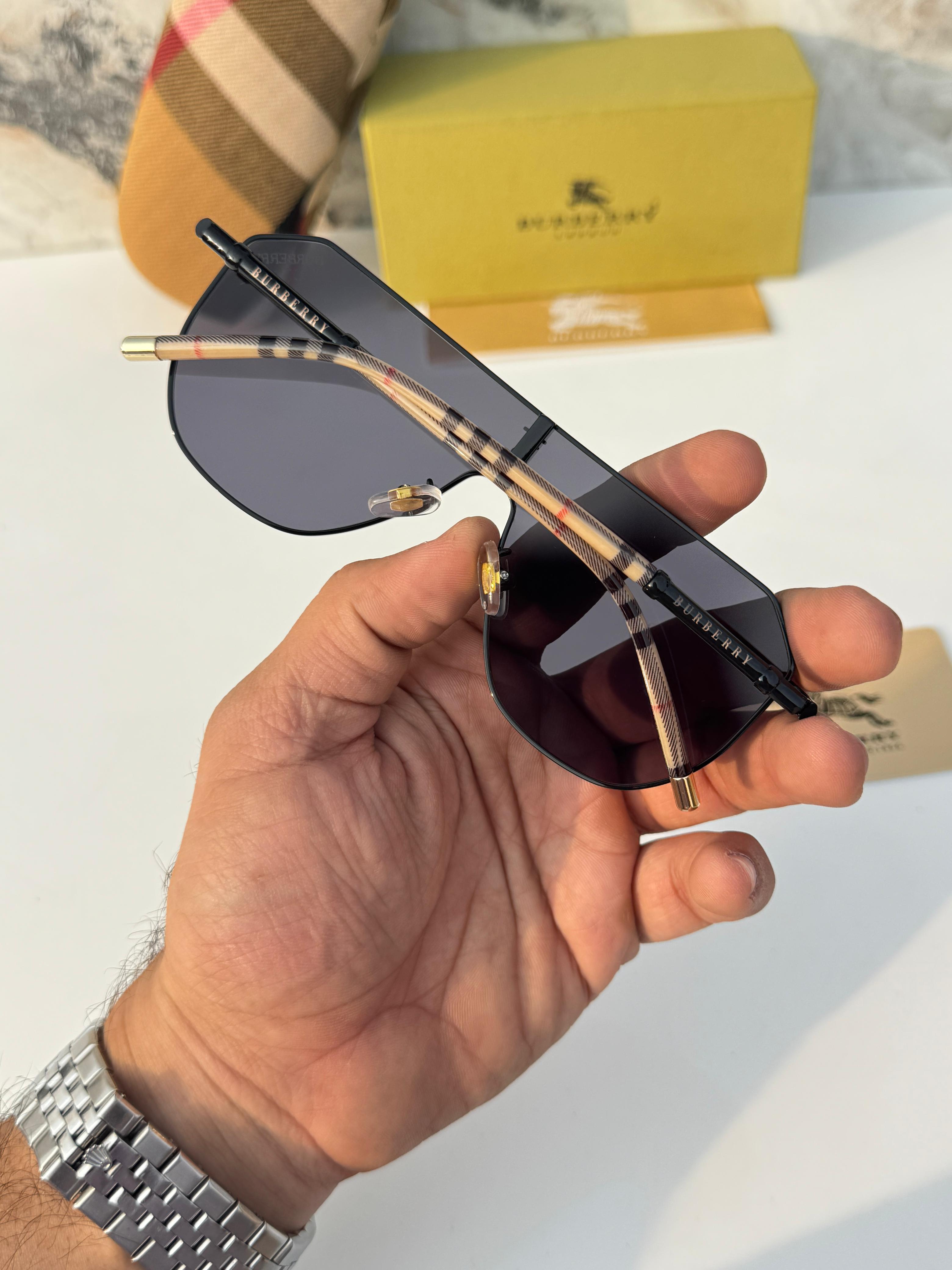 Burb__erry 23068 black  SUNGLASS