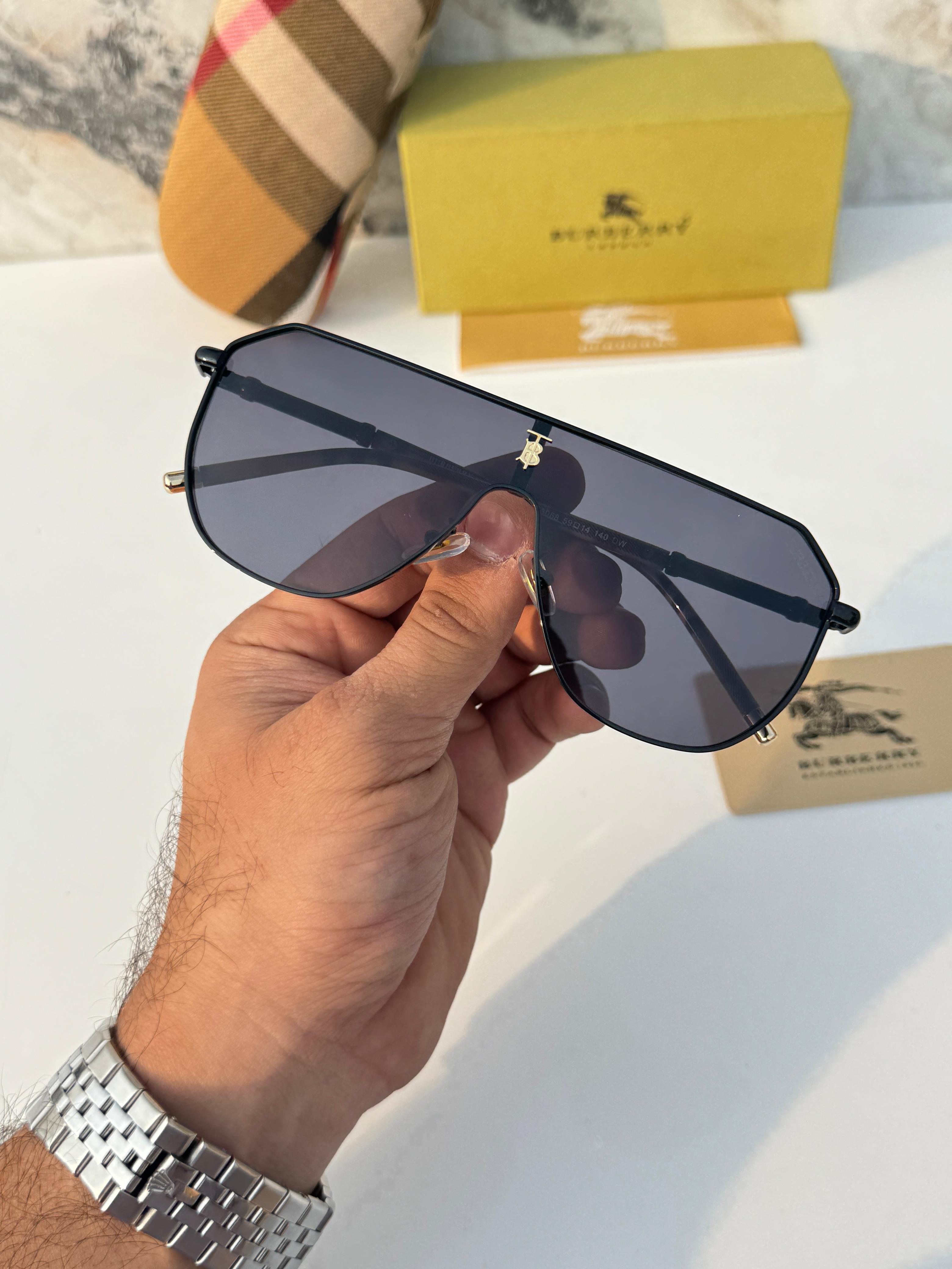 Burb__erry 23068 black  SUNGLASS