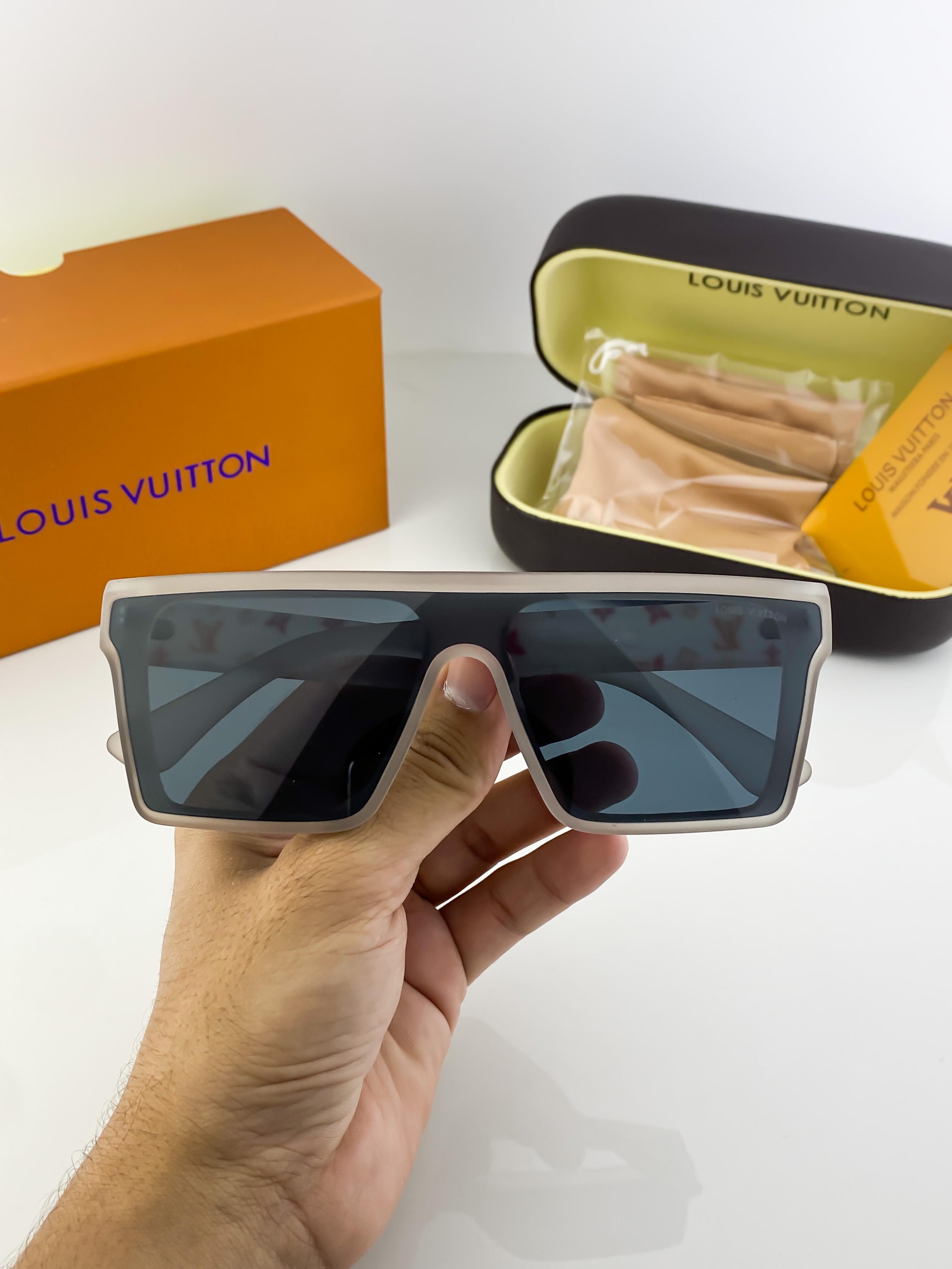 LO_UIS_ VUI_TTON_ 1166 B